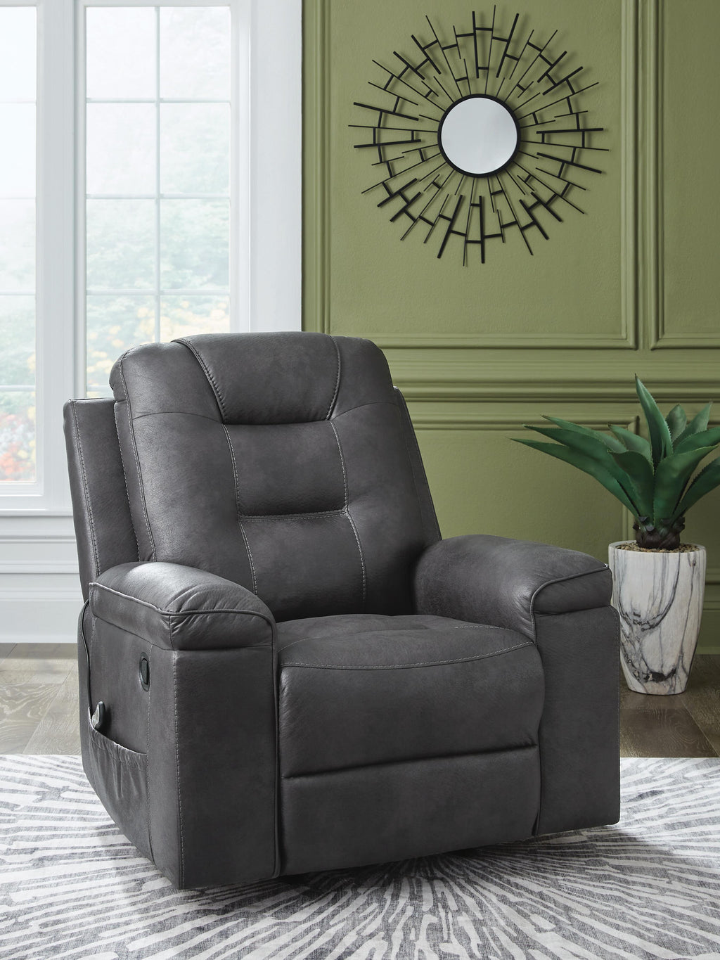 Stockworth Recliner (Black/Gray)