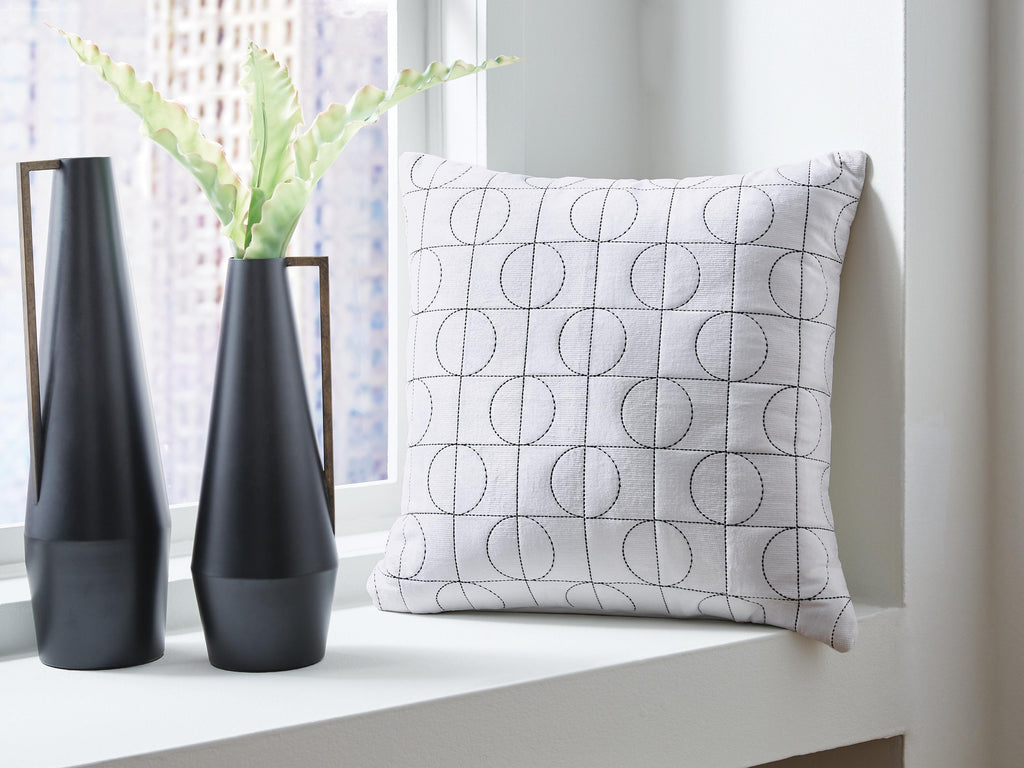 Kydner Pillow