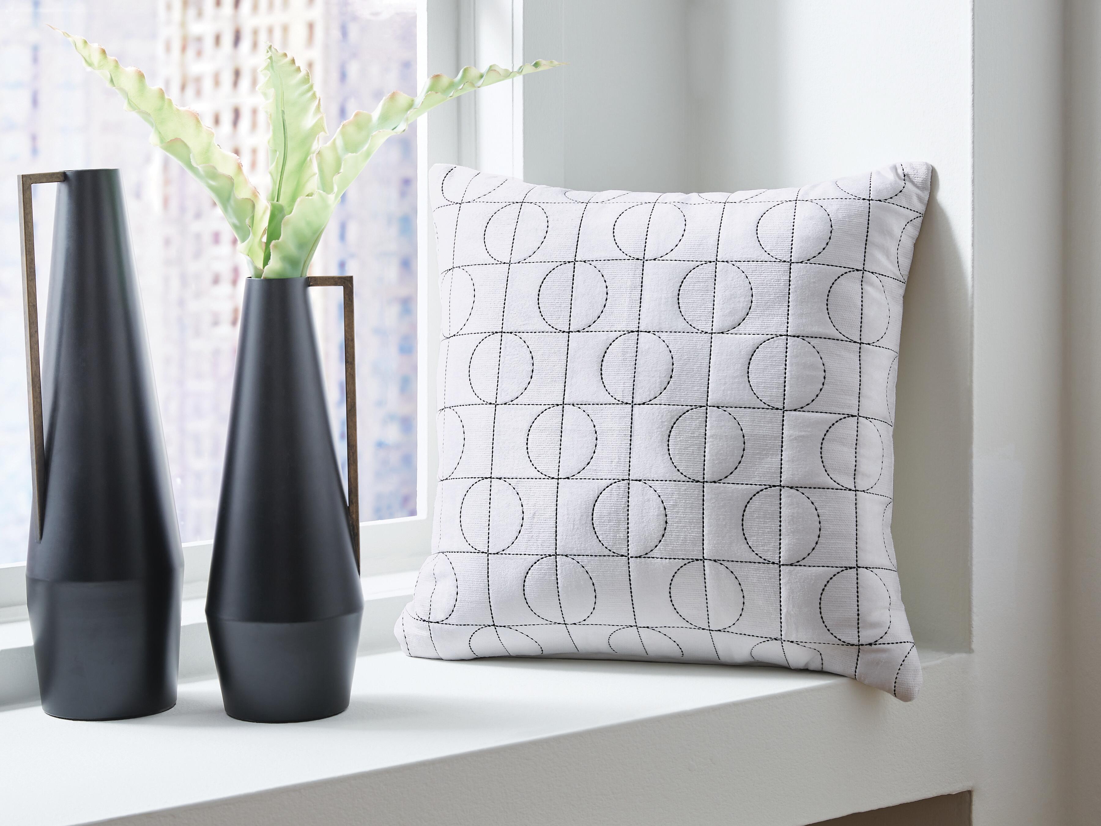 Kydner Pillow