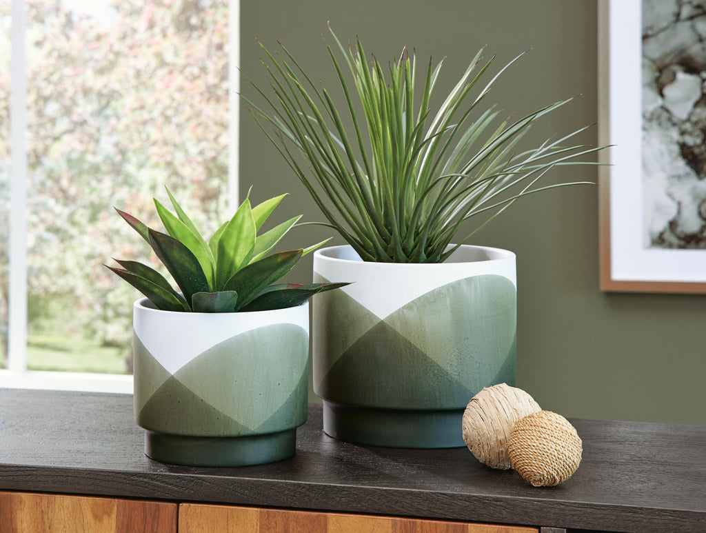 Ardenridge Planter (Set of 2)