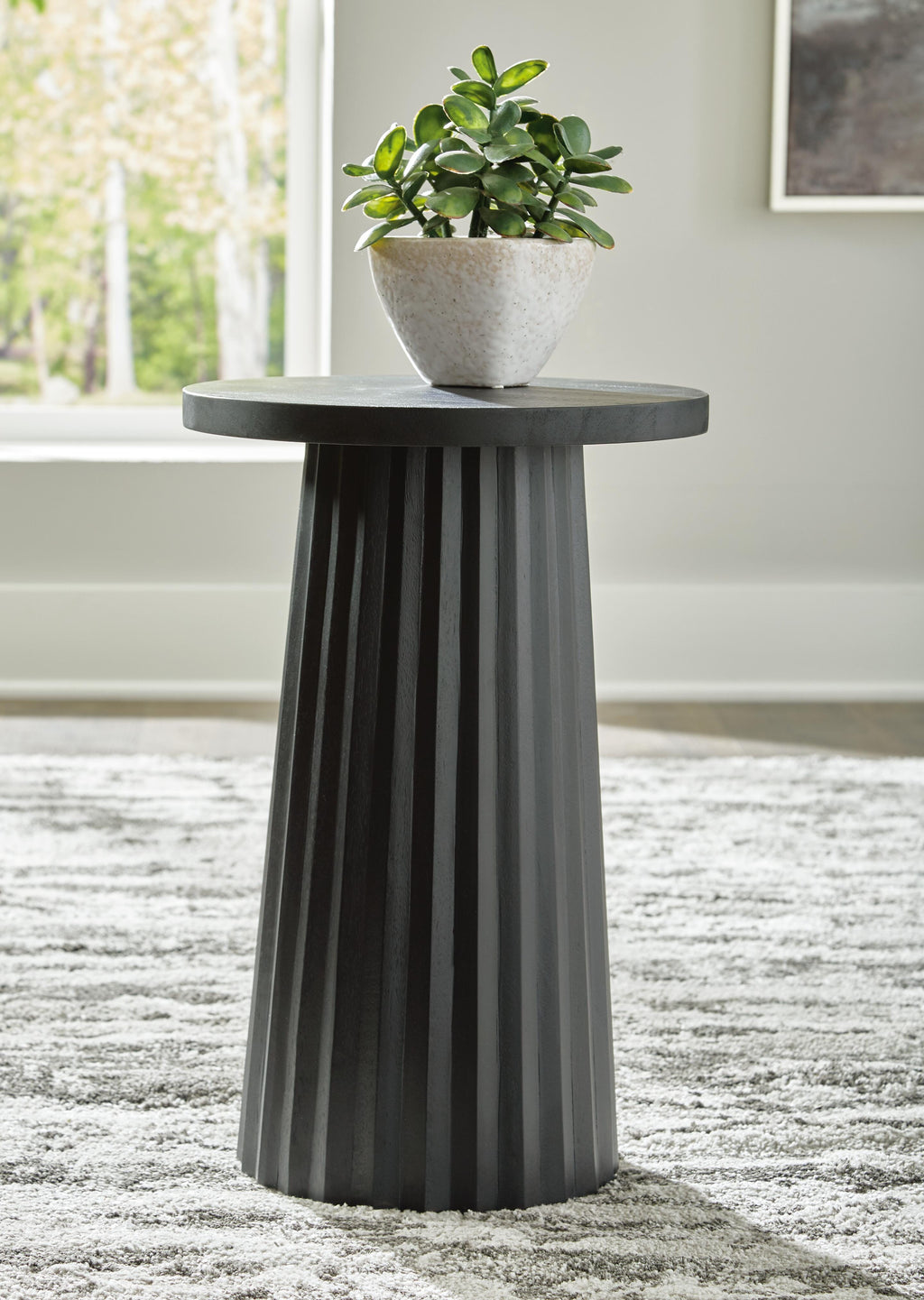Ceilby Accent Table (Black/Gray)