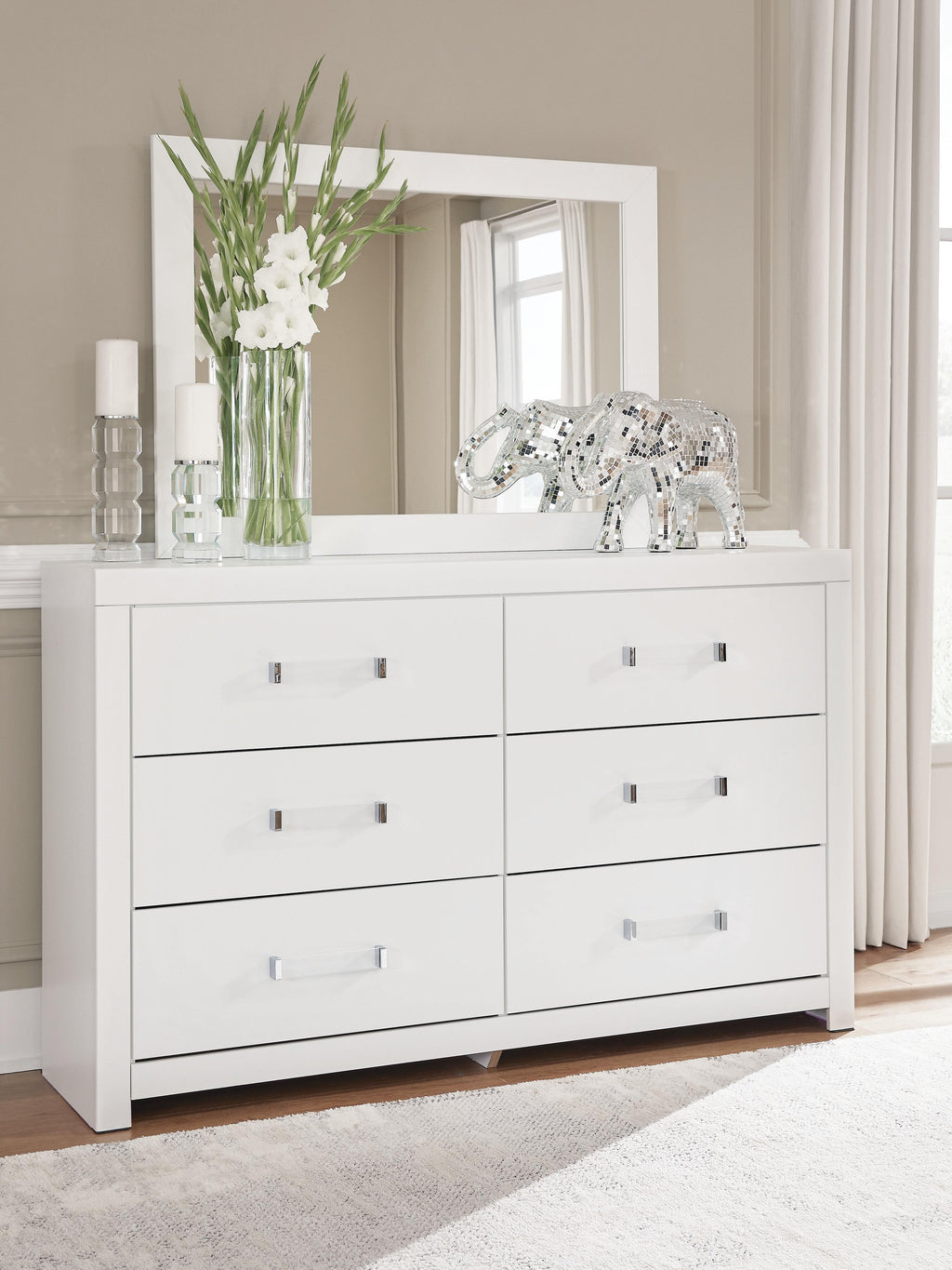 Maeling Dresser and Mirror (White)