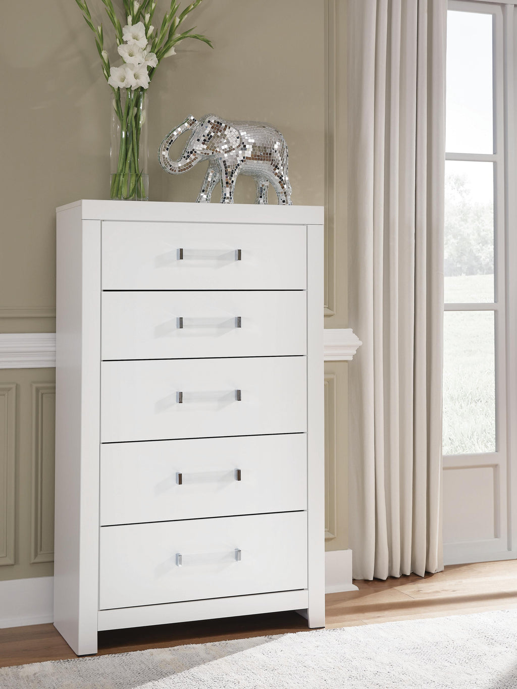 Maeling Chest of Drawers (White)