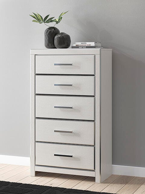 Zuraleus Chest of Drawers (White)