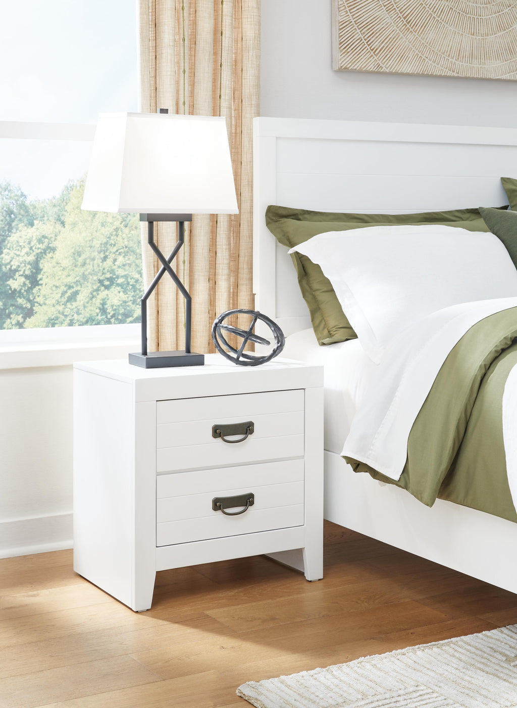 Binterglen Nightstand