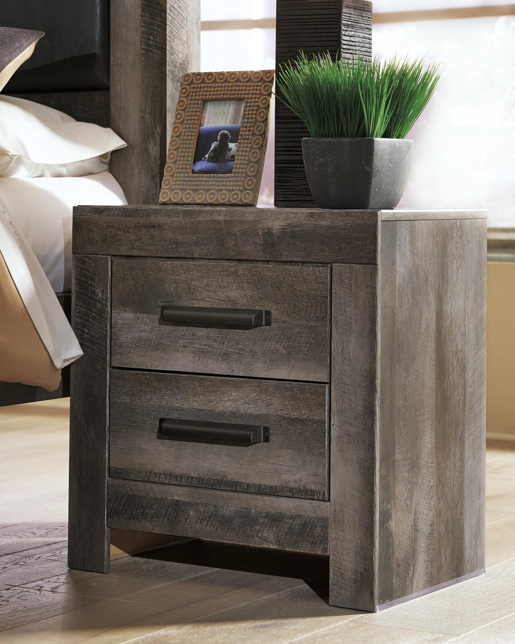 Wynnlow Nightstand