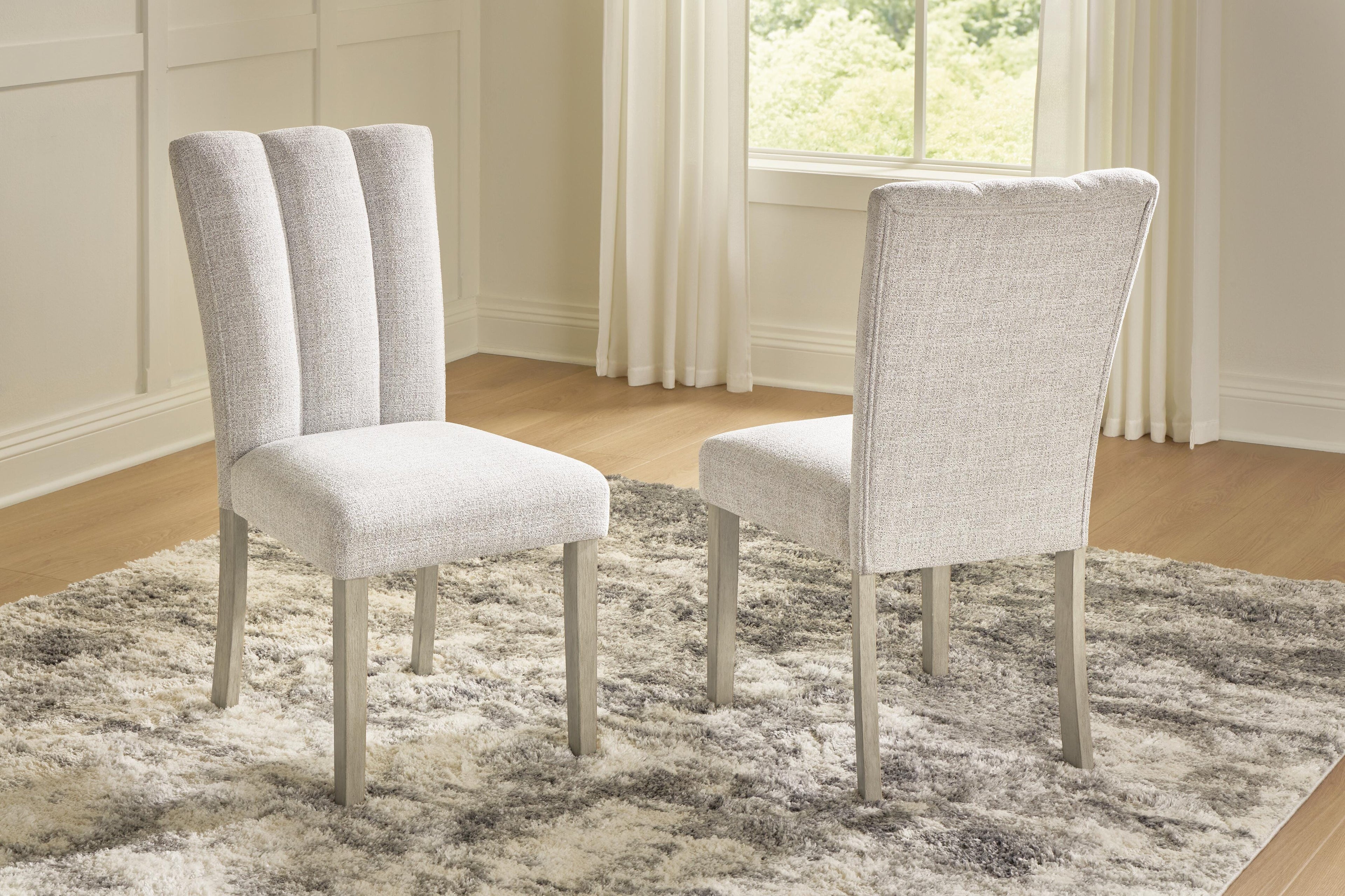 Larawyn Dining Table and Chairs