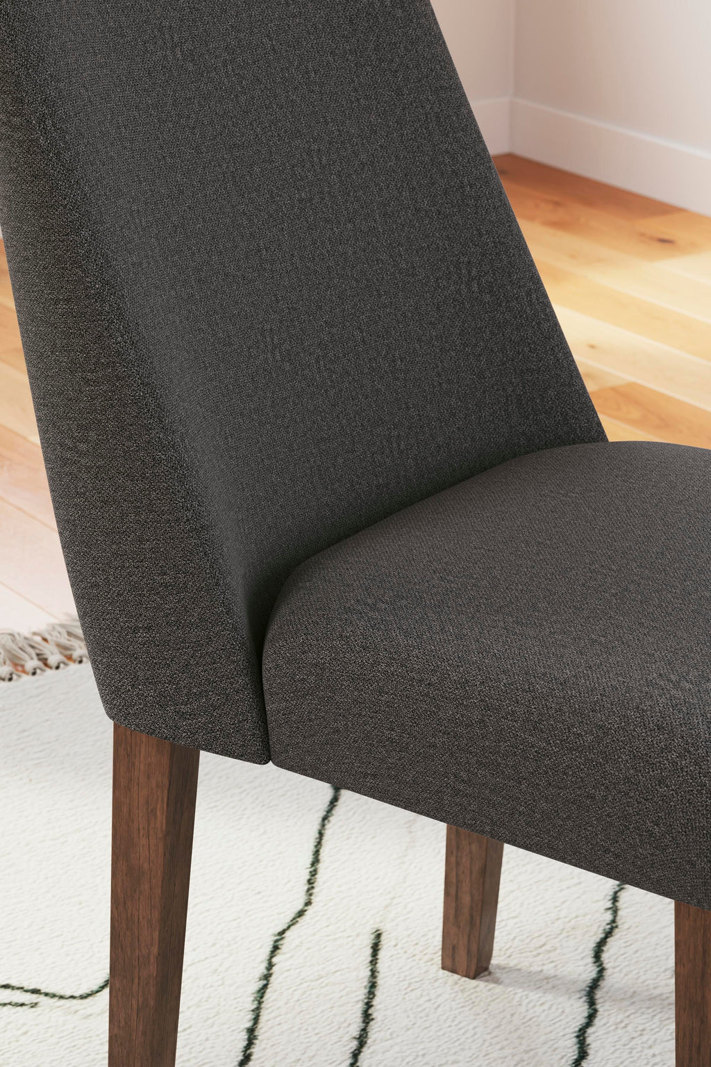 Lyncott Dining Table and 4 Chairs (Set of 5)