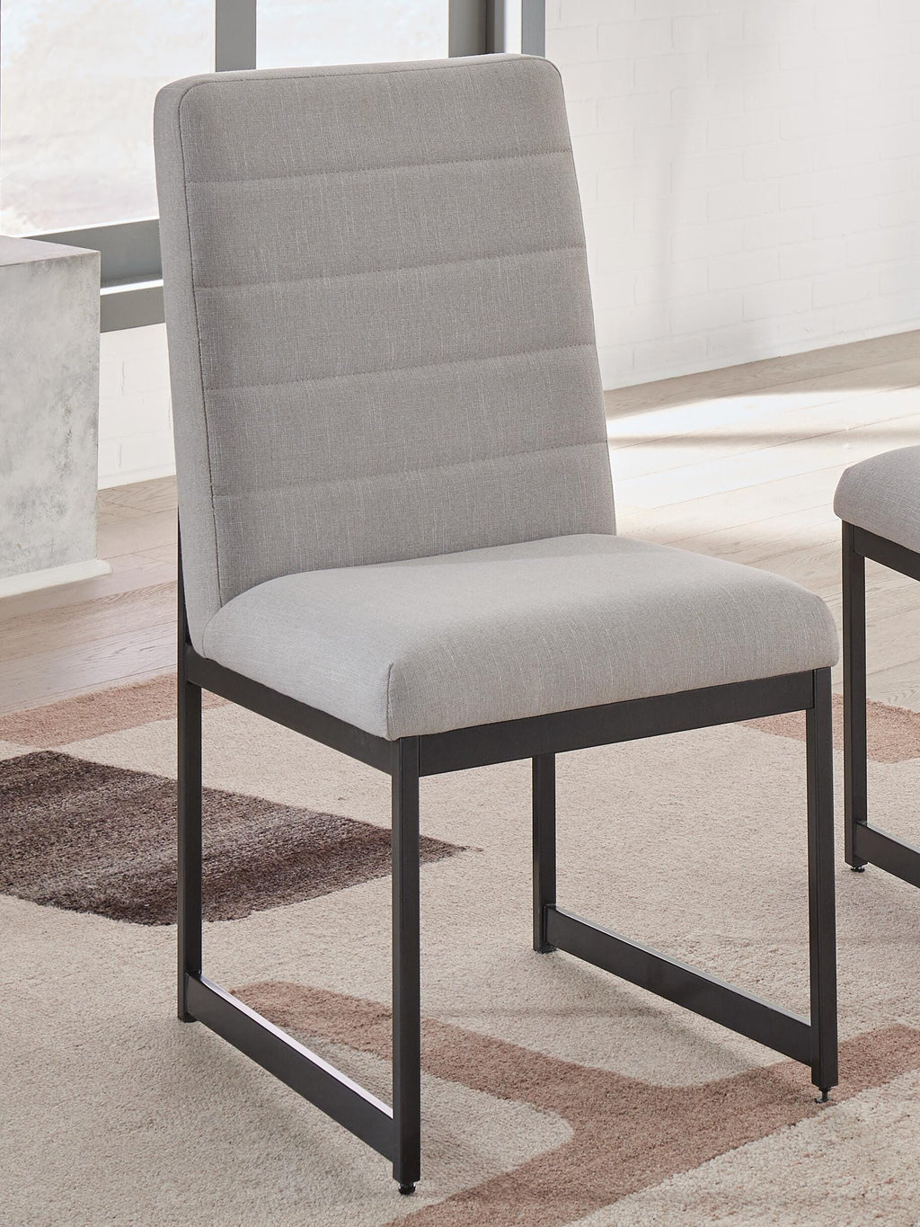 Tomtyn Dining Table and Chairs