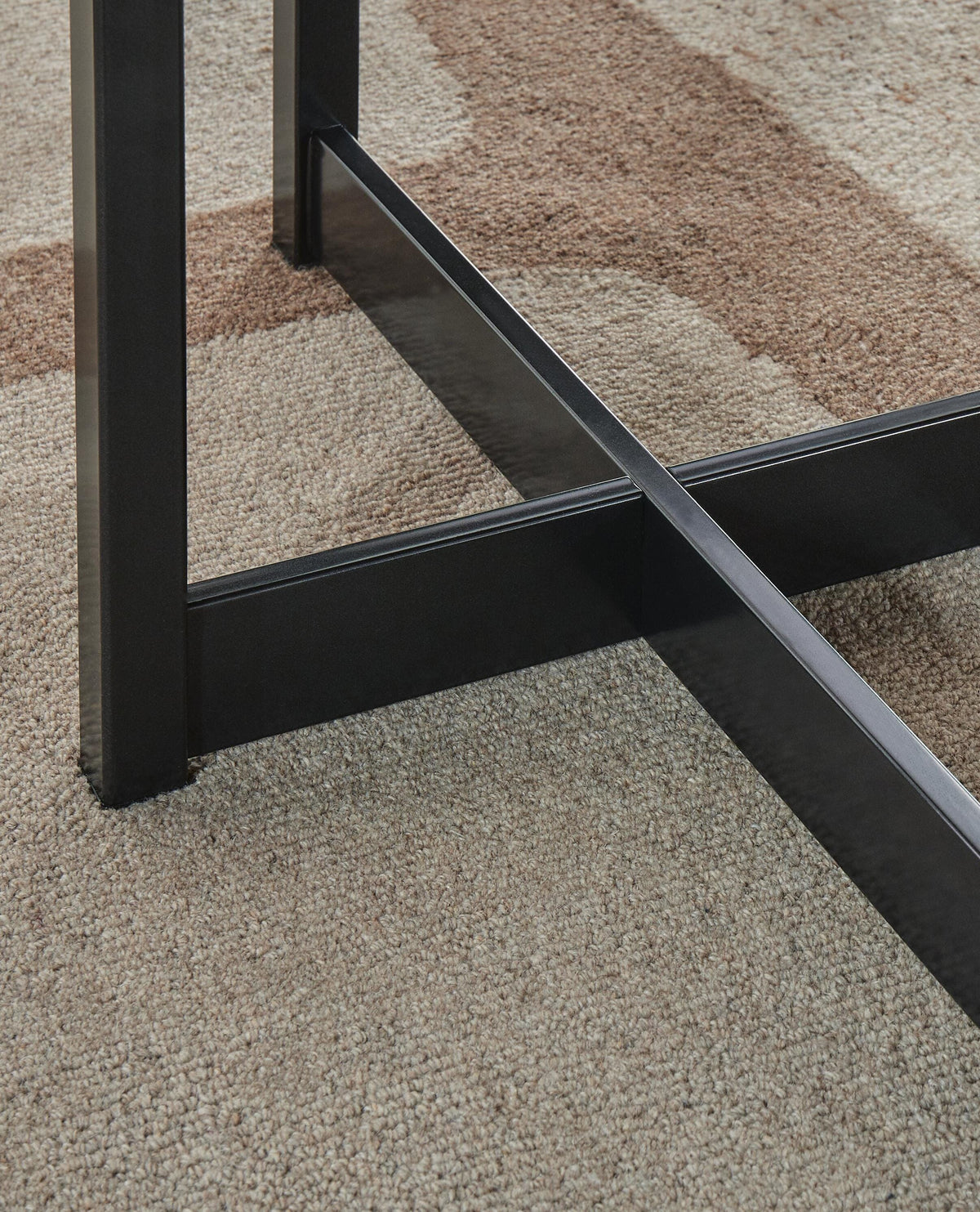 Tomtyn Dining Table and Chairs