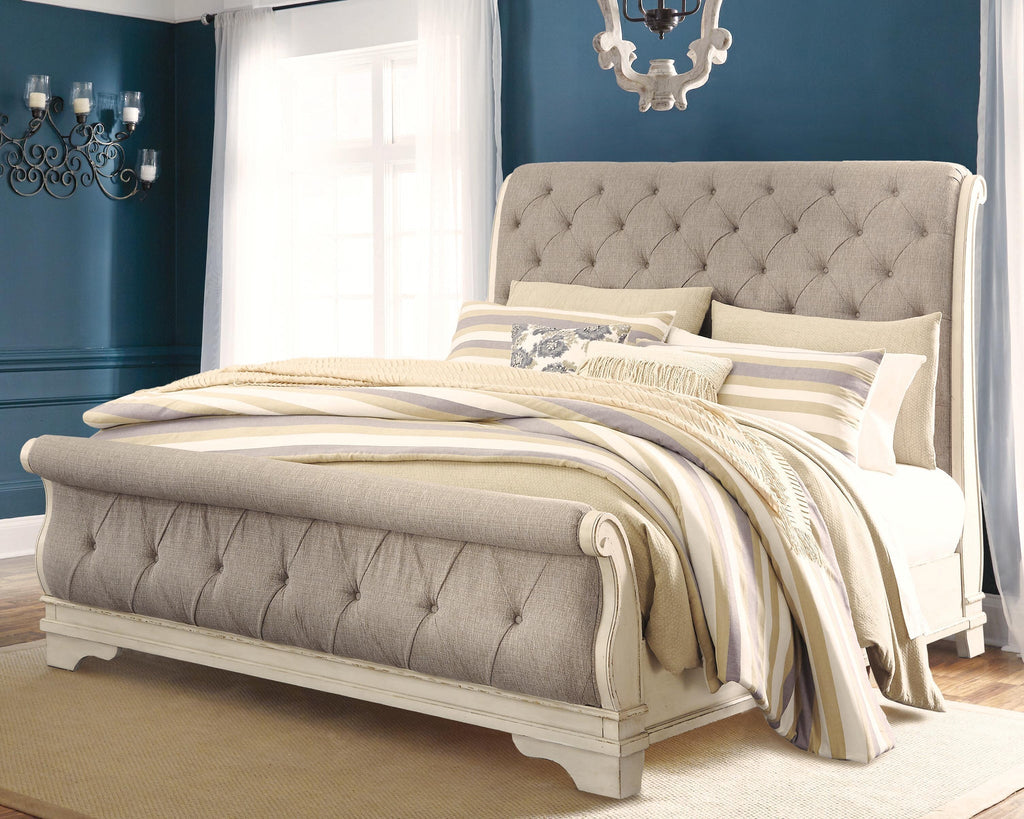 Realyn Sleigh Bed