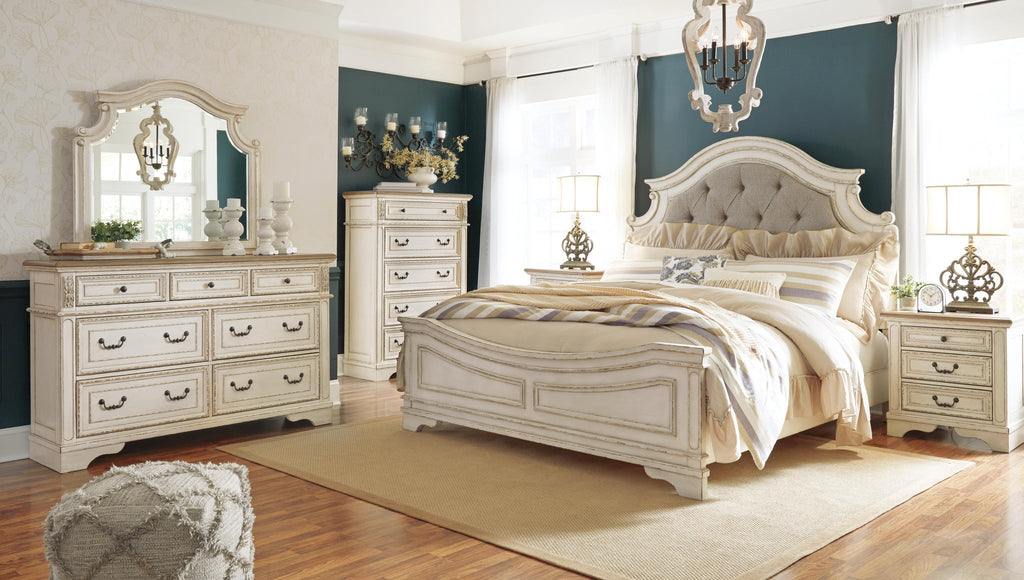 Realyn Panel Bed