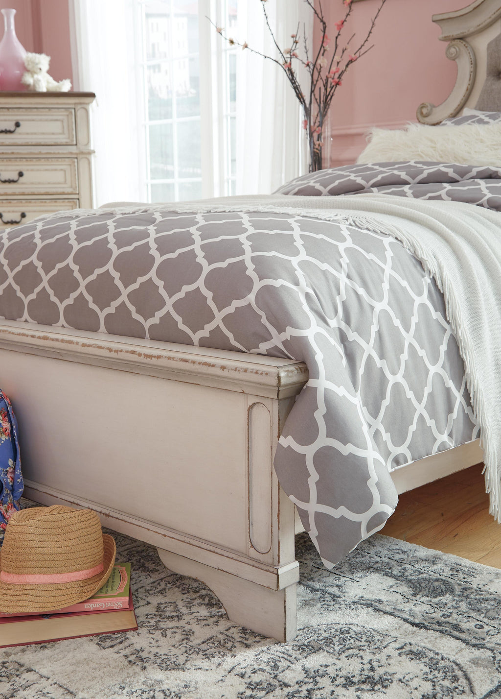 Realyn Upholstered Panel Bed