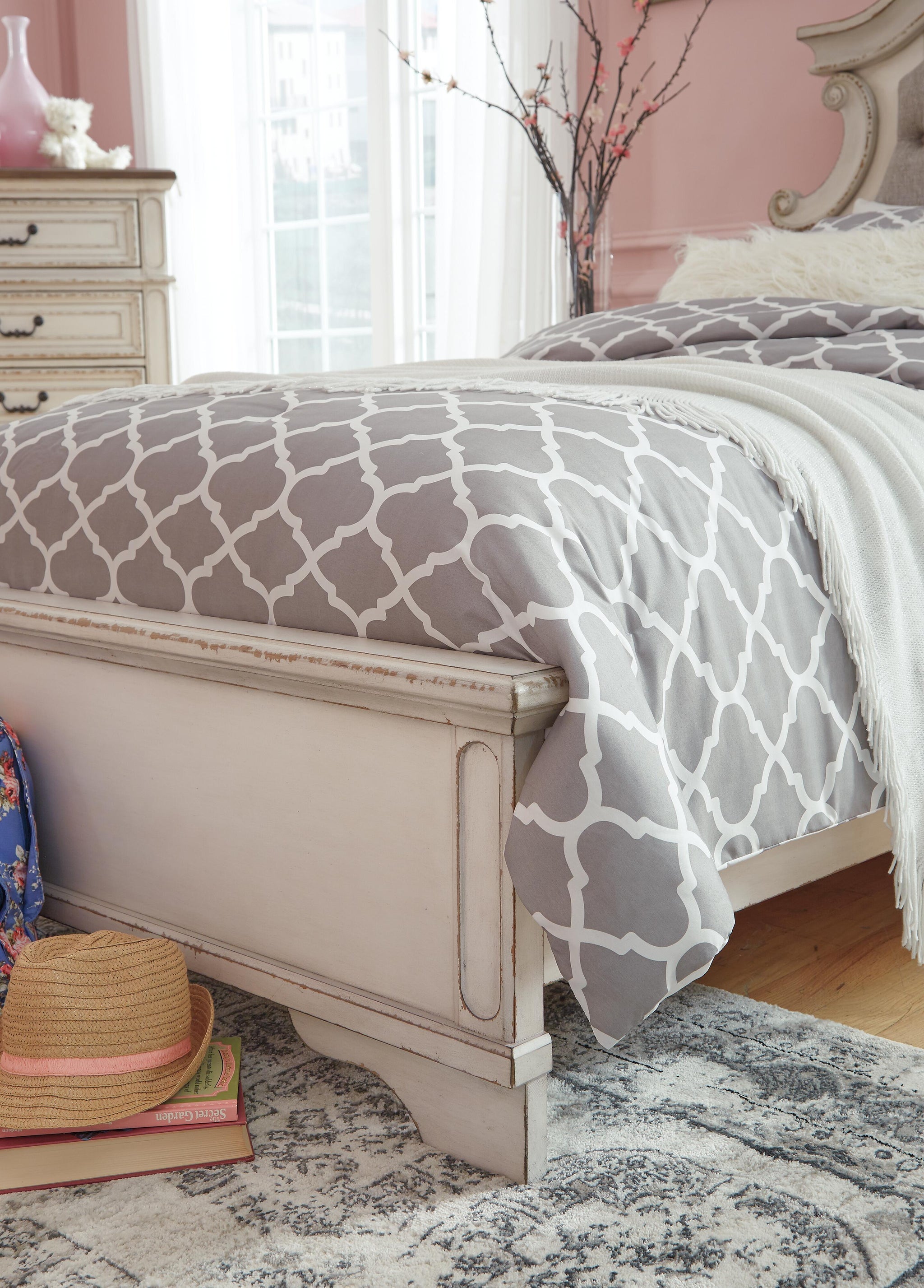 Realyn Upholstered Panel Bed