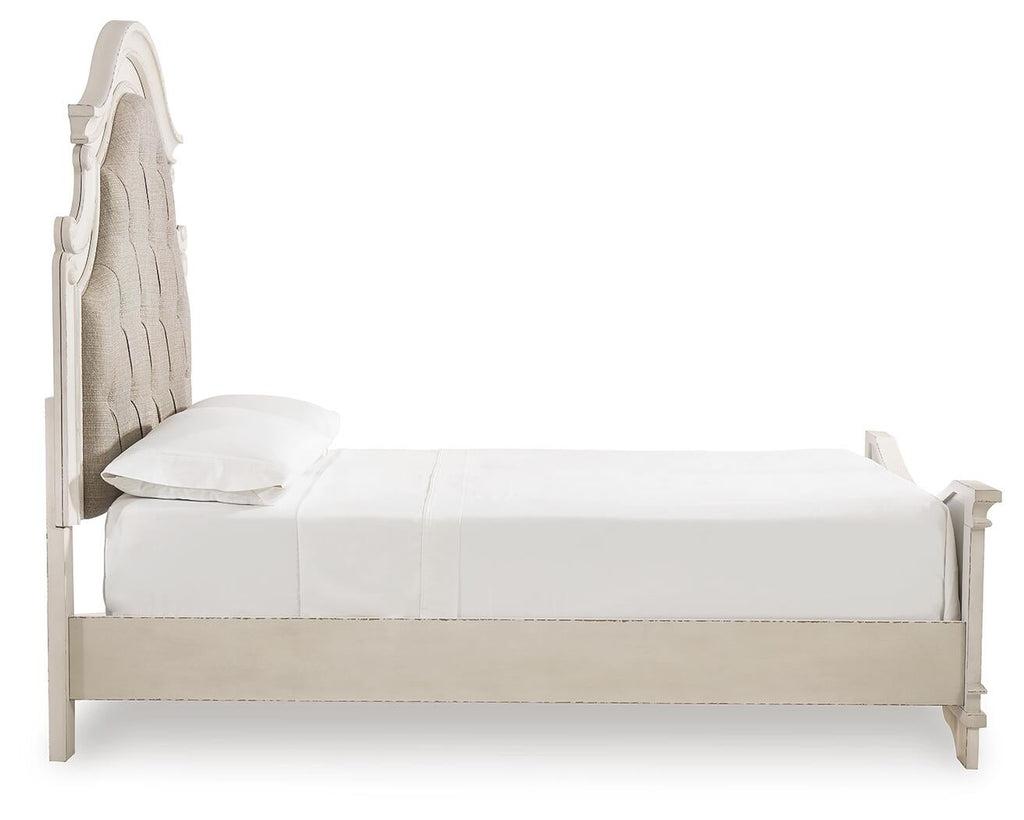 Realyn Panel Bed