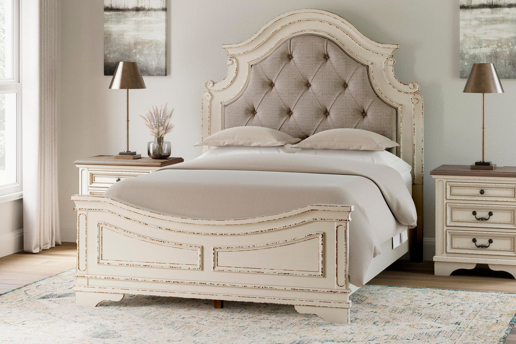 Realyn Panel Bed