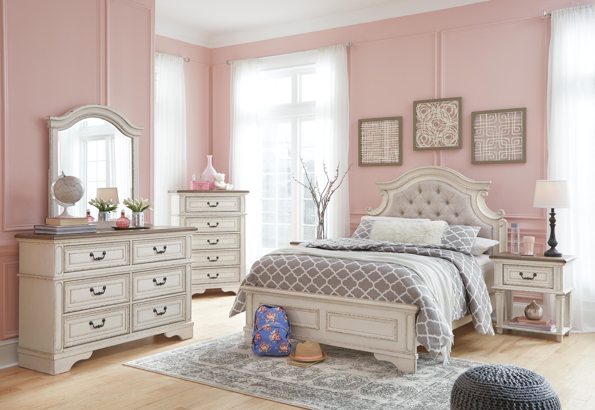 Realyn Panel Bed