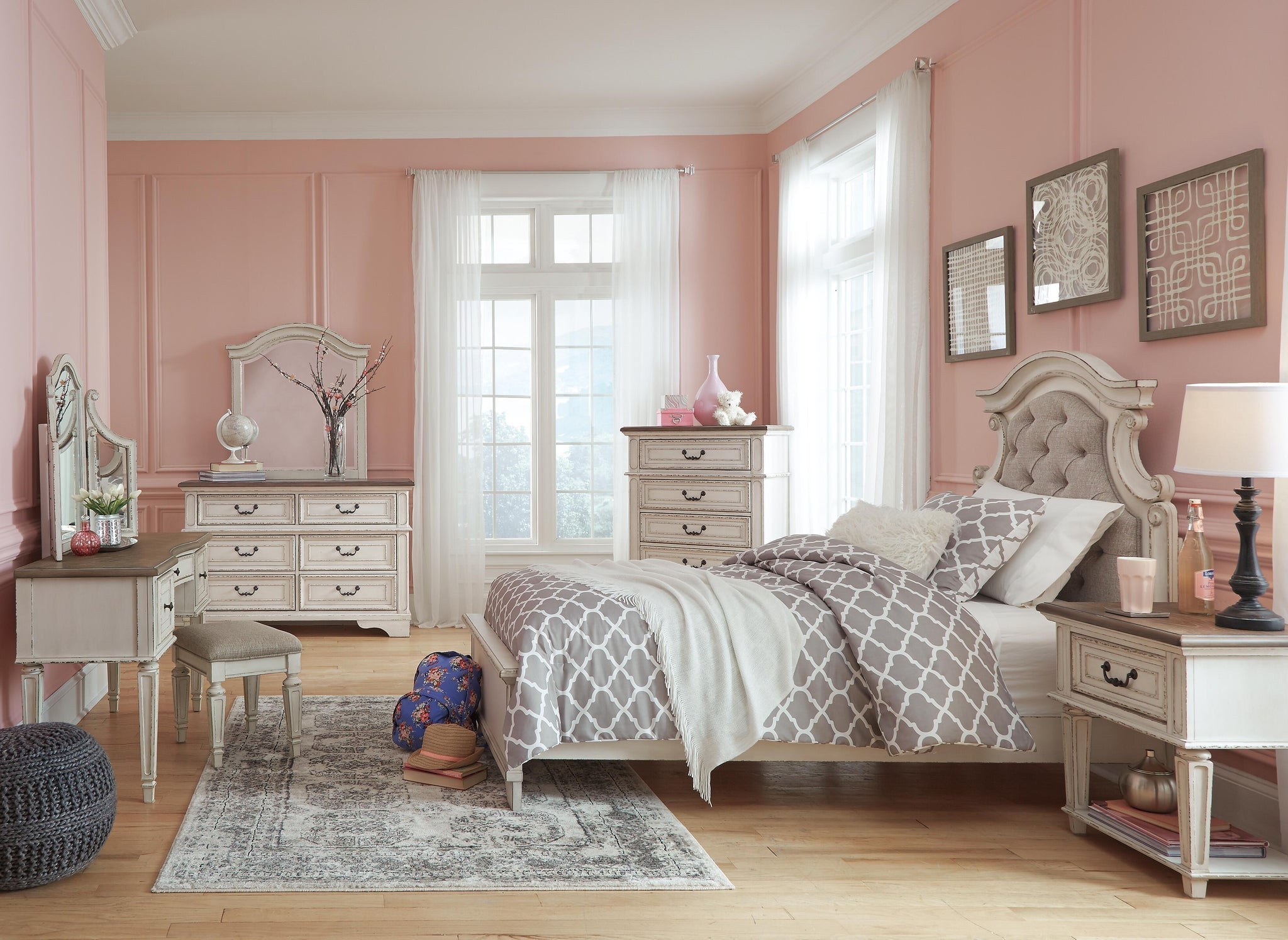 Realyn Panel Bed