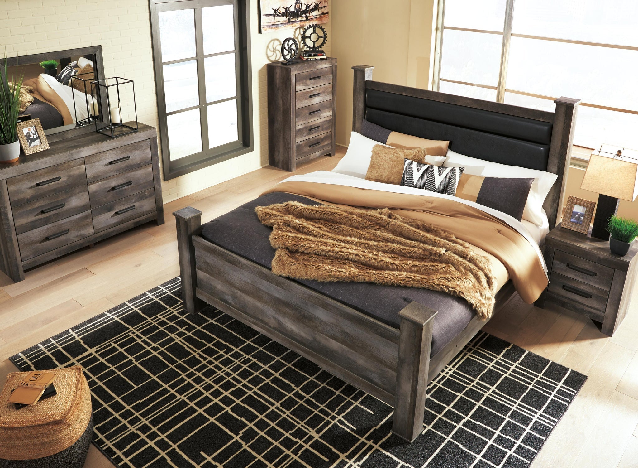 Wynnlow Poster Bed