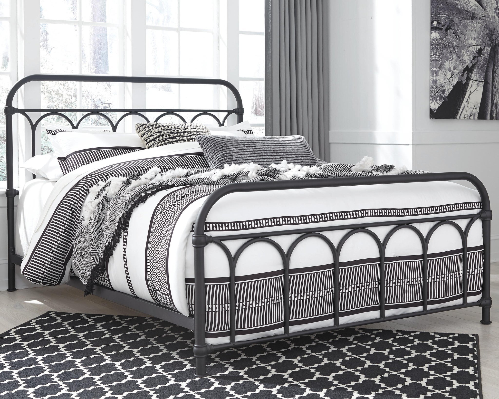 Nashburg Metal Bed