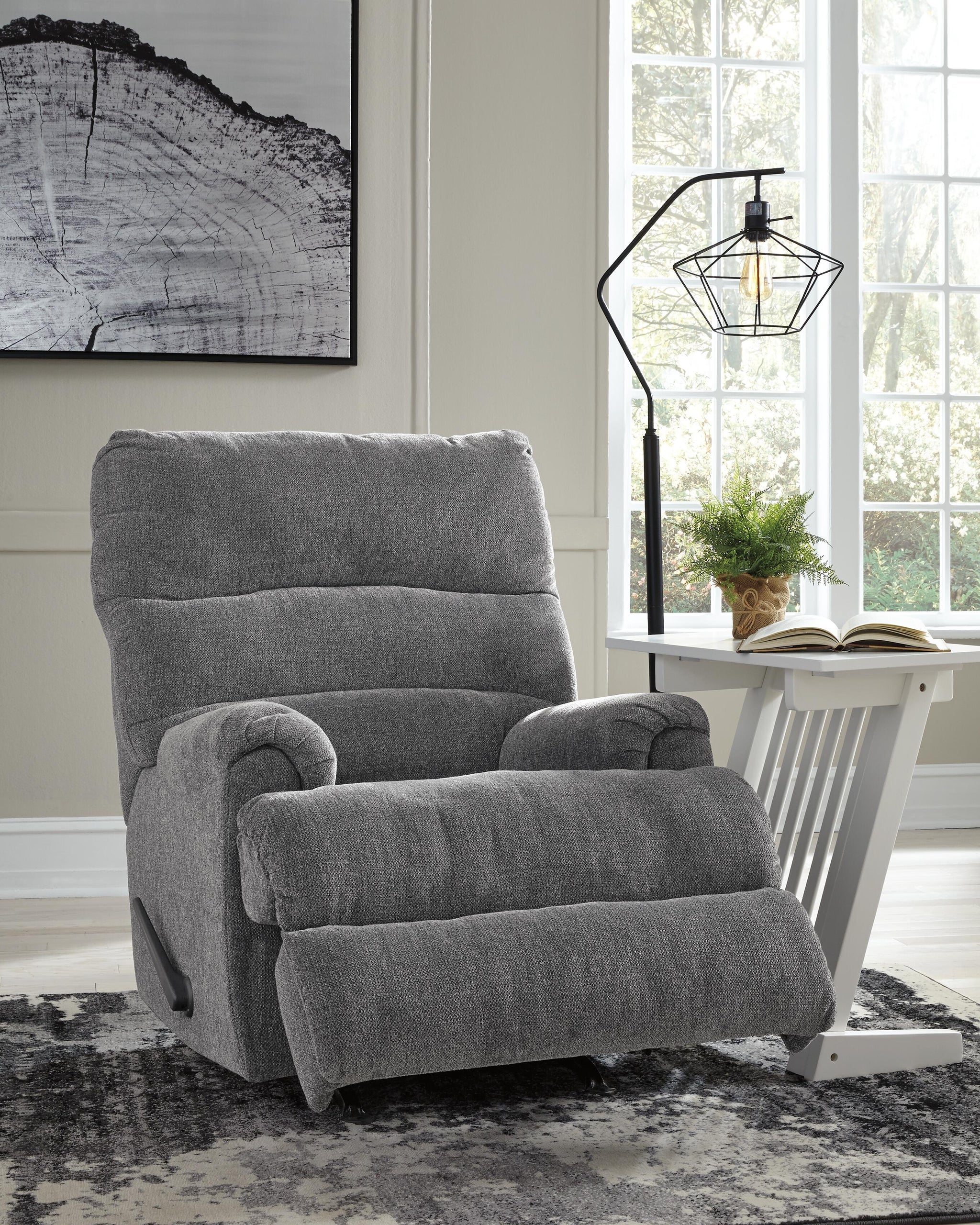 Man Fort Recliner (Black/Gray)
