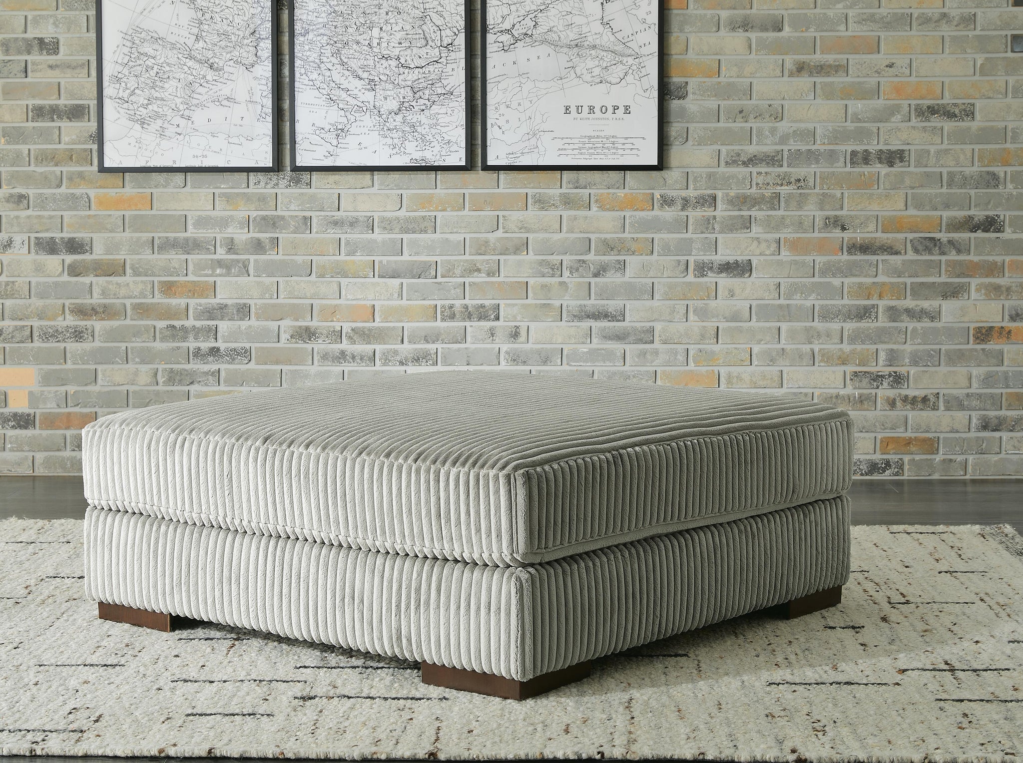 Lindyn Oversized Accent Ottoman (Black/Gray)