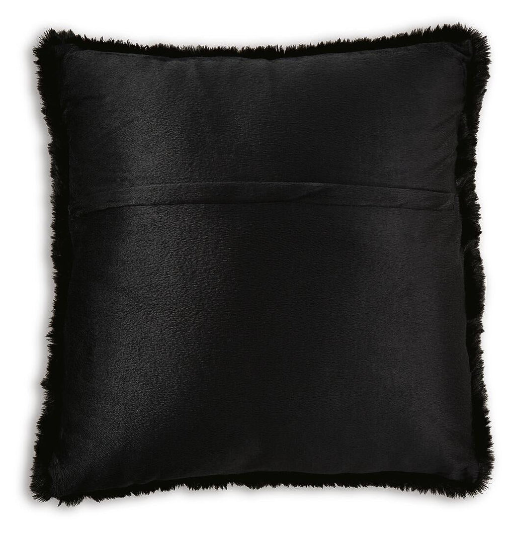 Gariland Pillow
