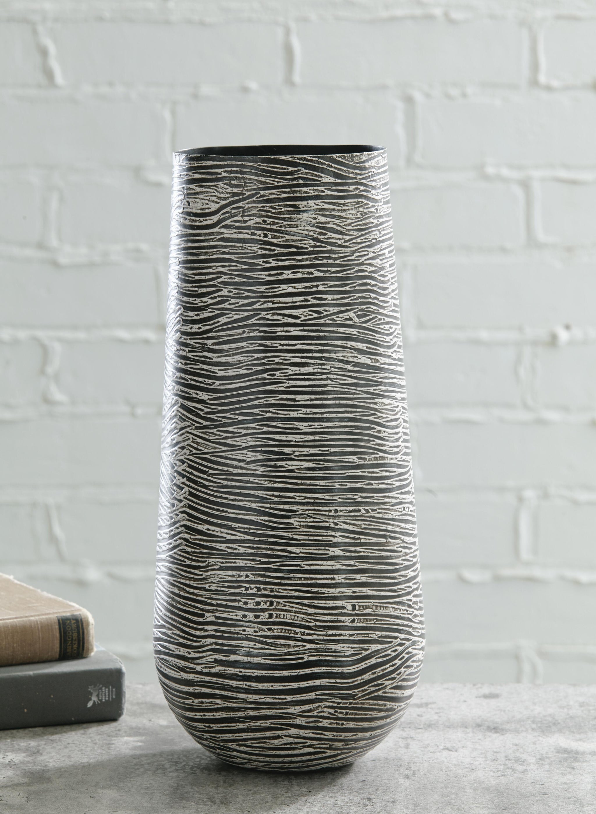 Fynn Vase (Black/Gray)