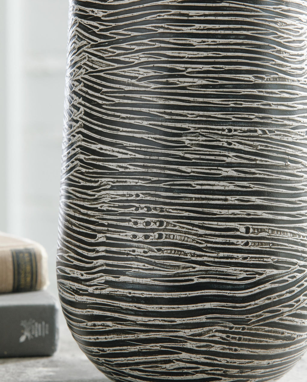 Fynn Vase (Black/Gray)