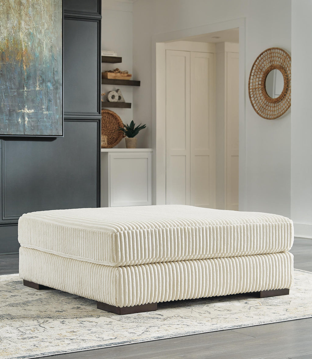 Lindyn Oversized Accent Ottoman (Black/Gray)