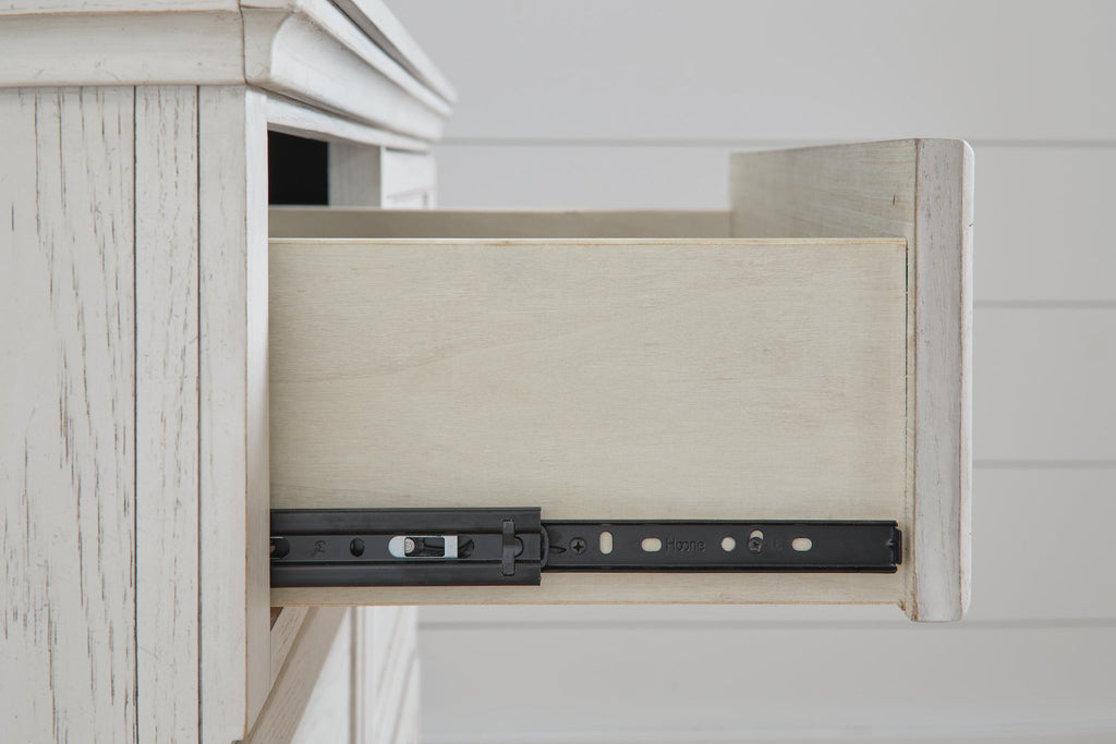 Robbinsdale Dresser and Mirror (White)