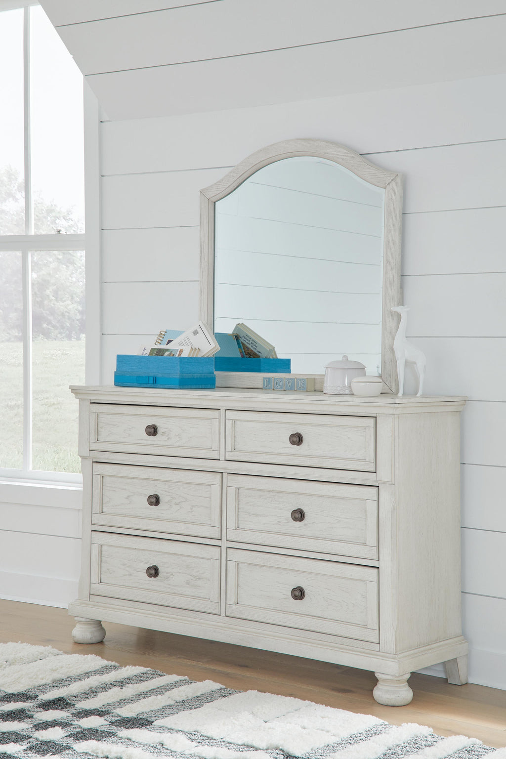 Robbinsdale Dresser and Mirror (White)