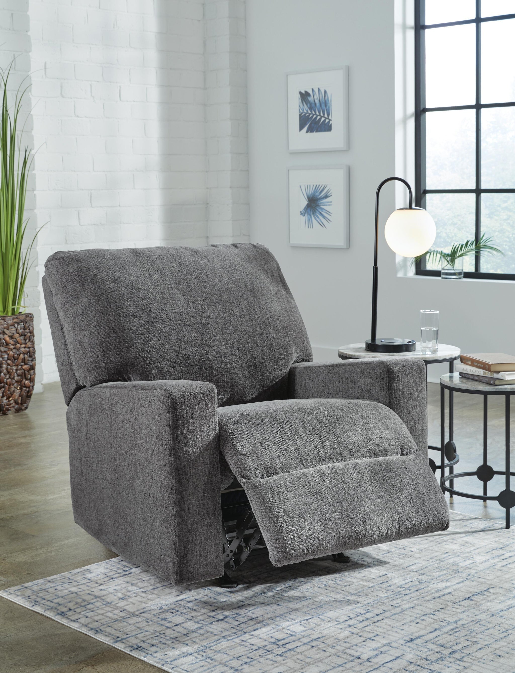 Rannis Recliner (White)