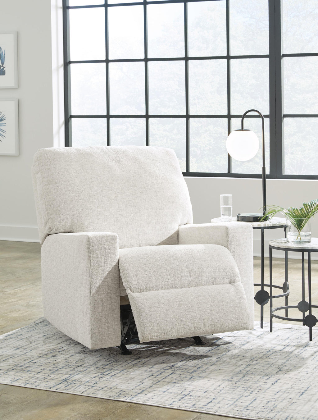 Rannis Recliner (White)
