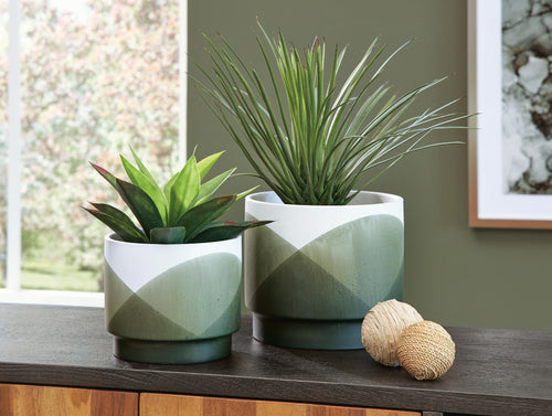 Ardenridge Planter (Set of 2)