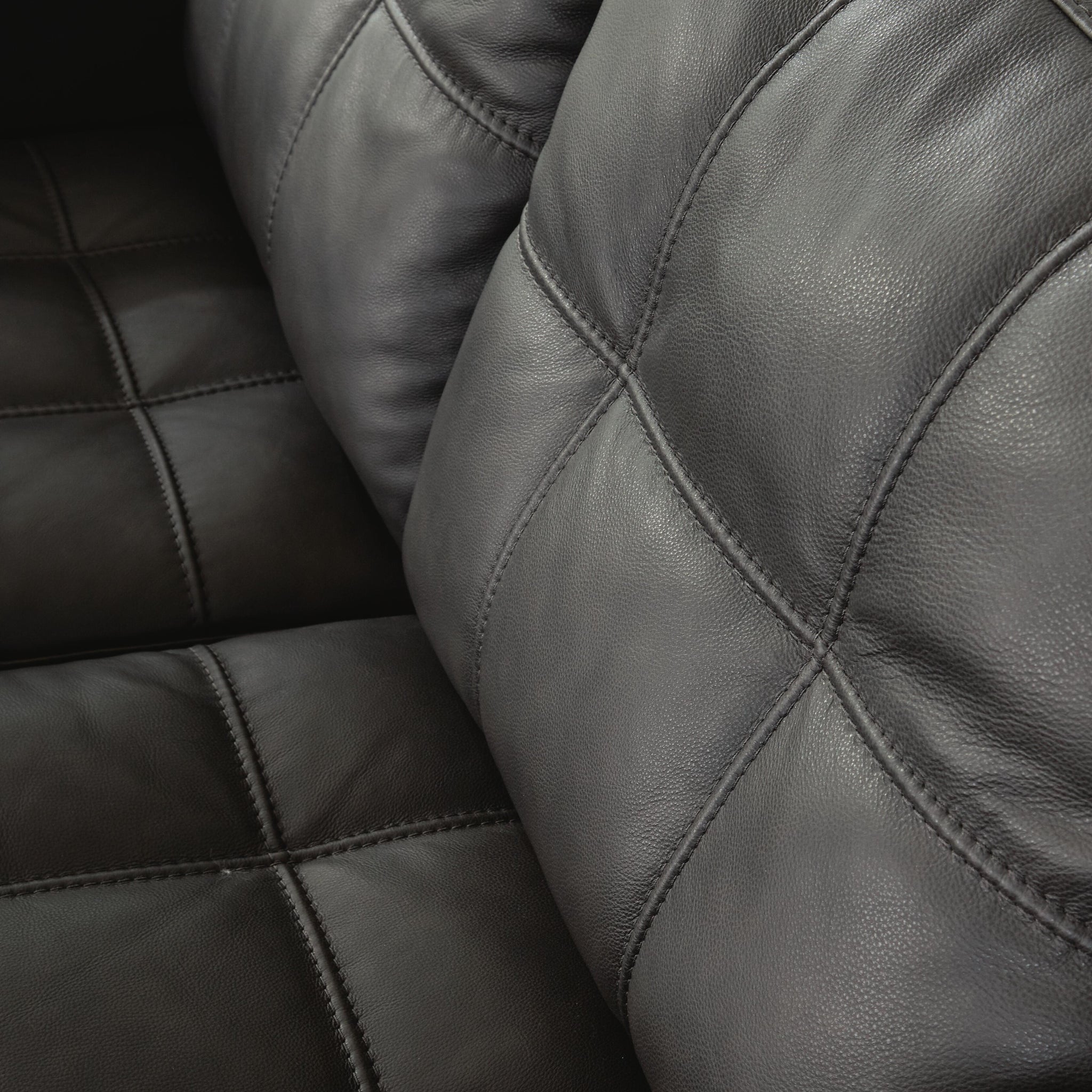 Luigi Loveseat