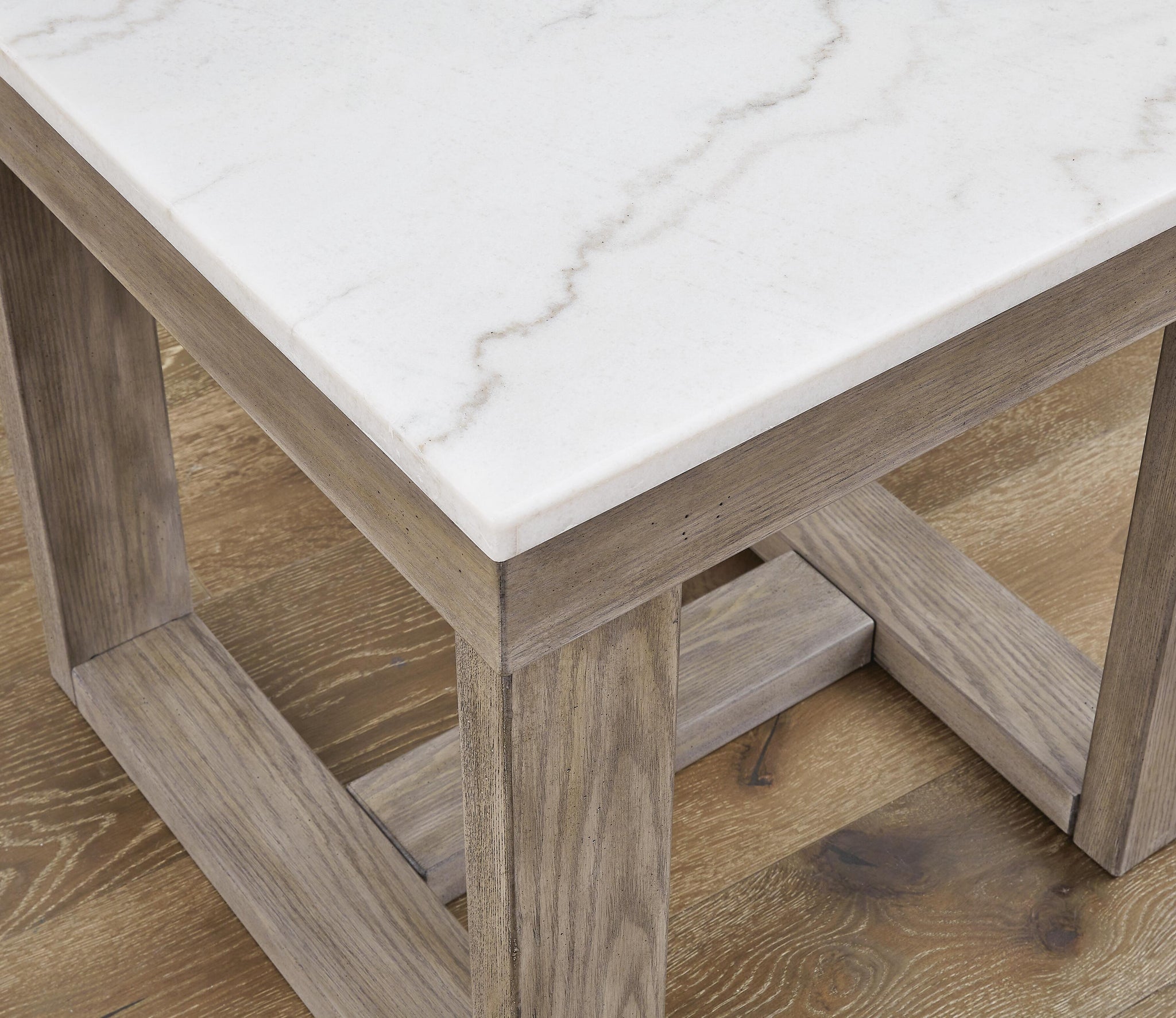 Loyaska End Table (Two-Tone)