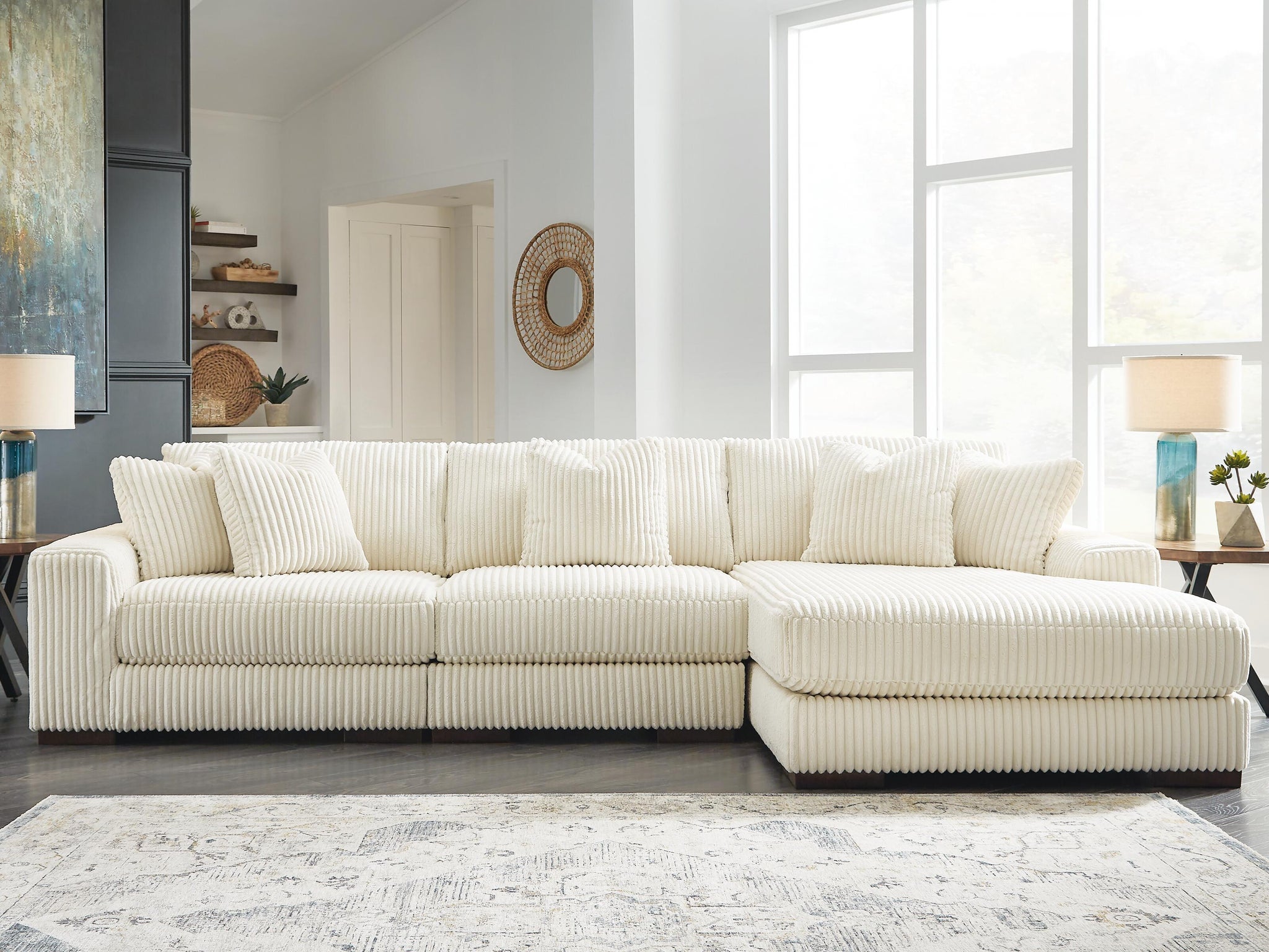Lindyn 3-Piece Sectional with Chaise