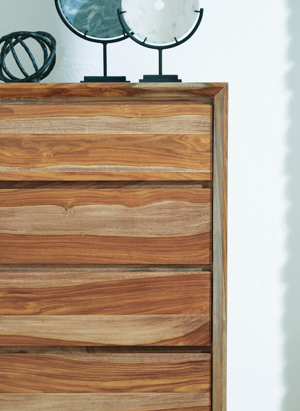 Dressonni Chest of Drawers