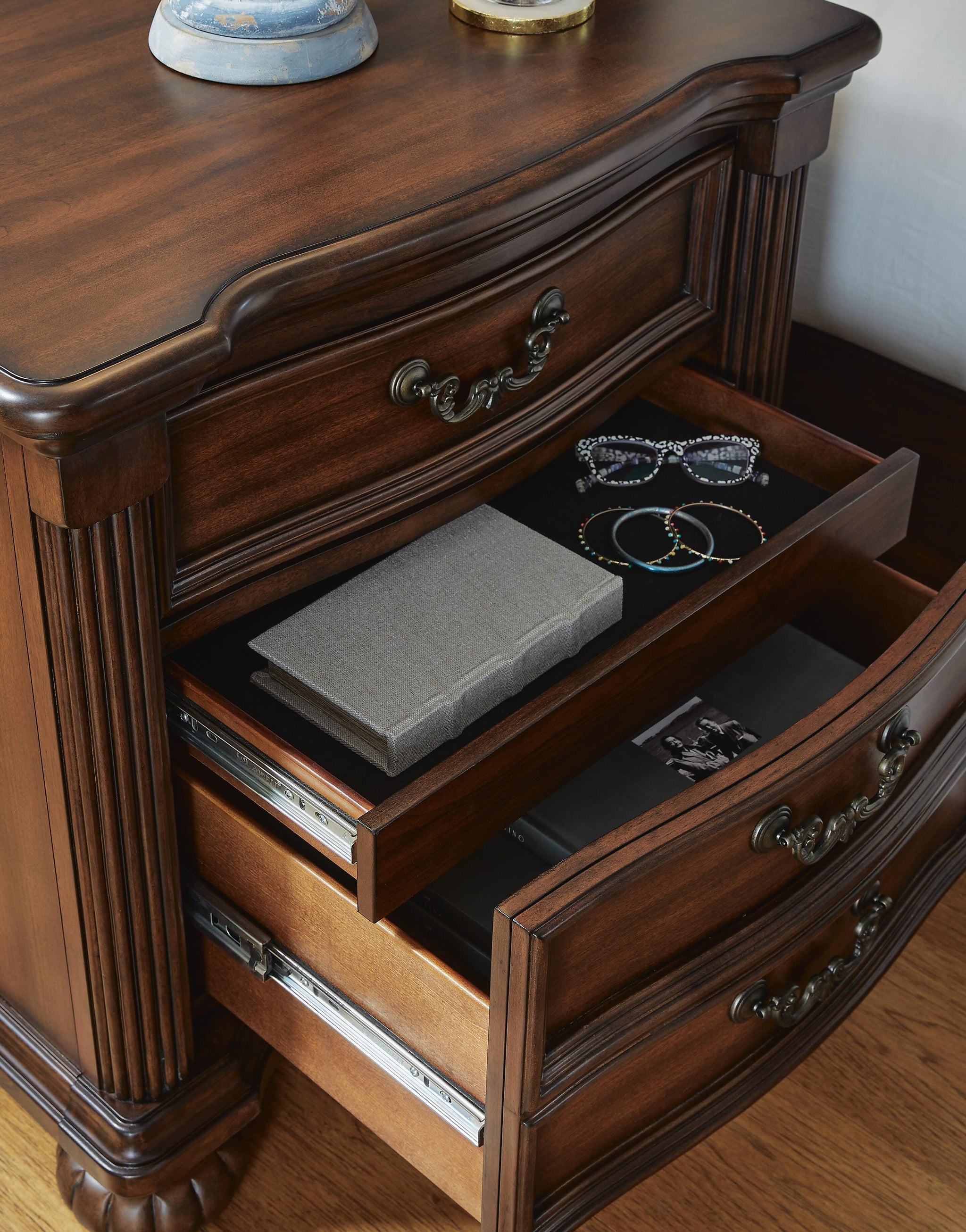 Lavinton Nightstand