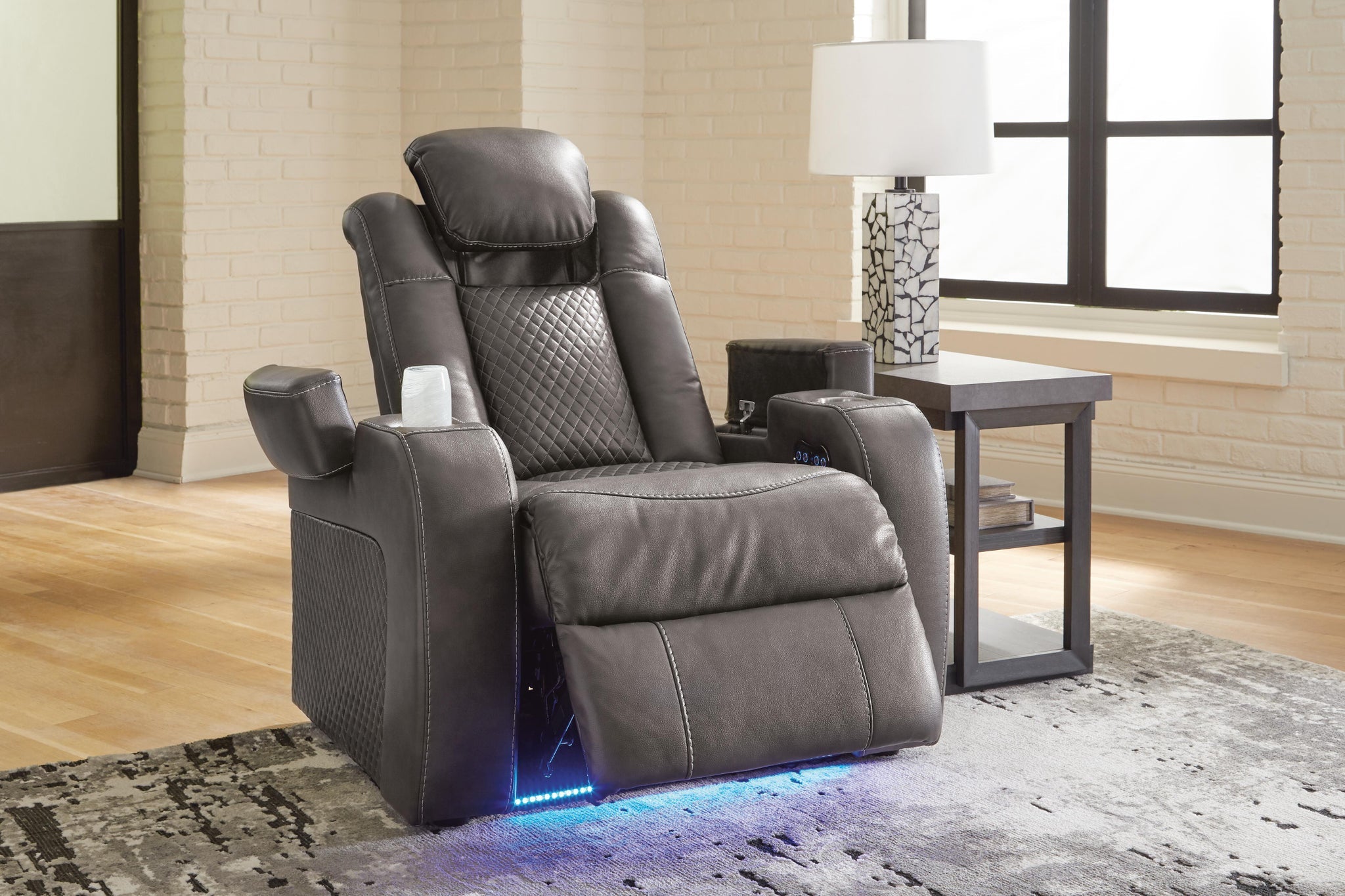 Fyne-Dyme Power Recliner (Black/Gray)