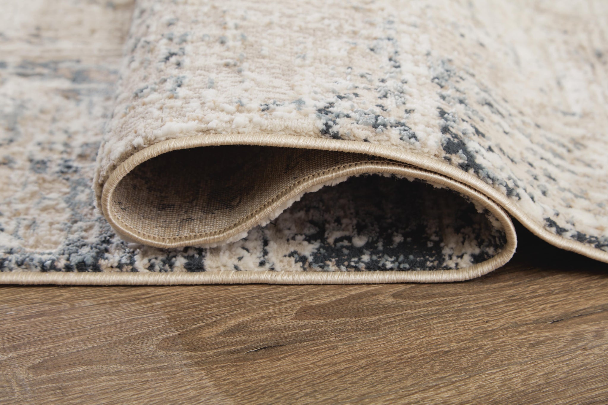 Gentor 5' x 7' Rug