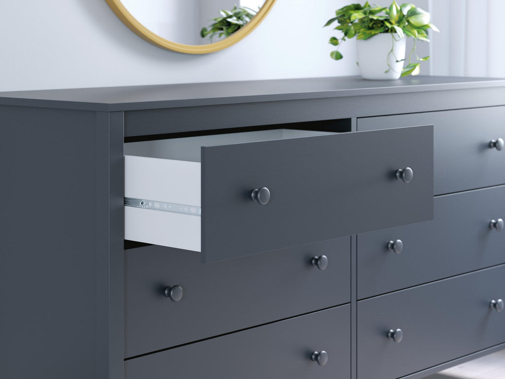 Simmenfort Dresser