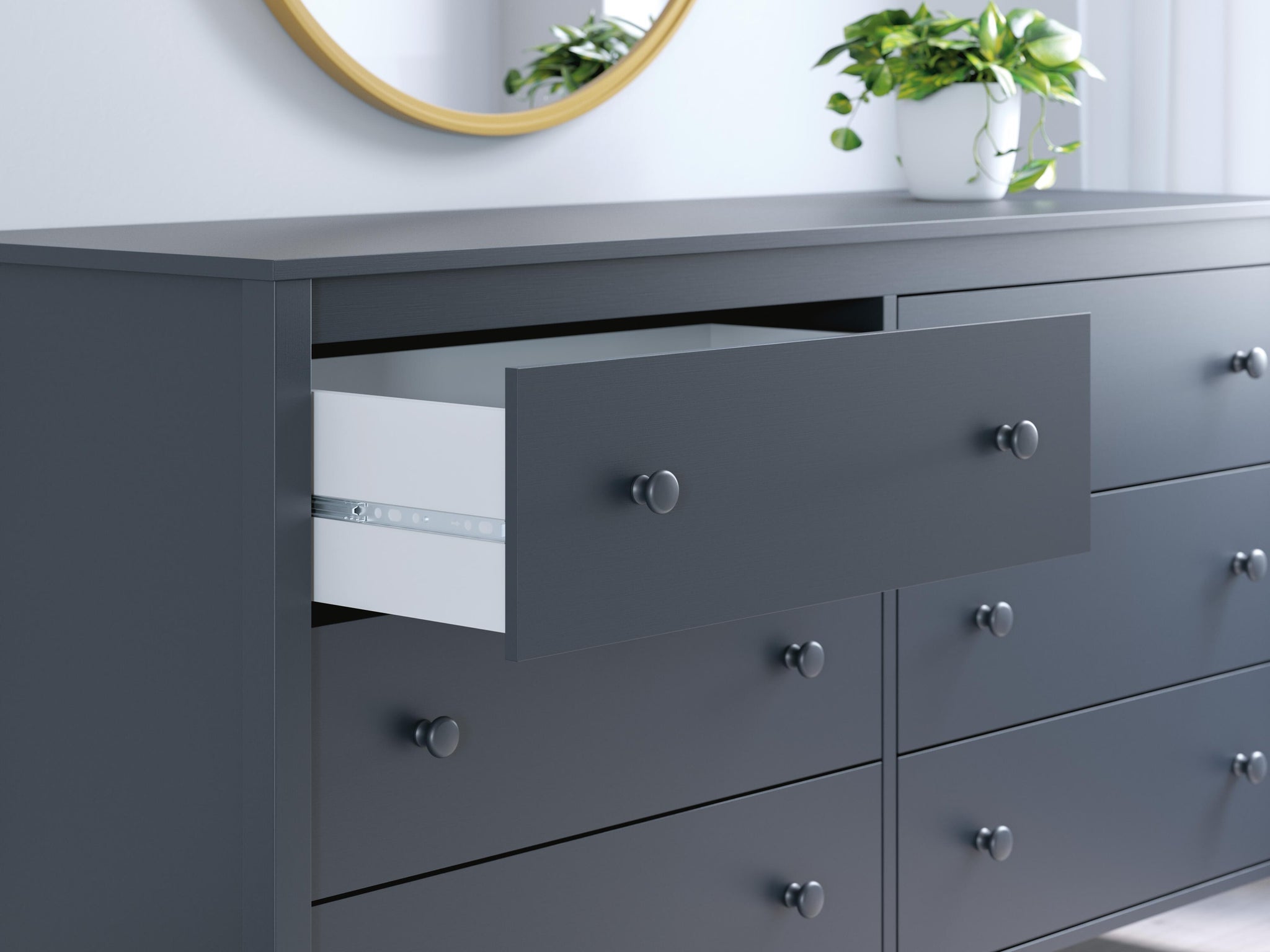Simmenfort Dresser