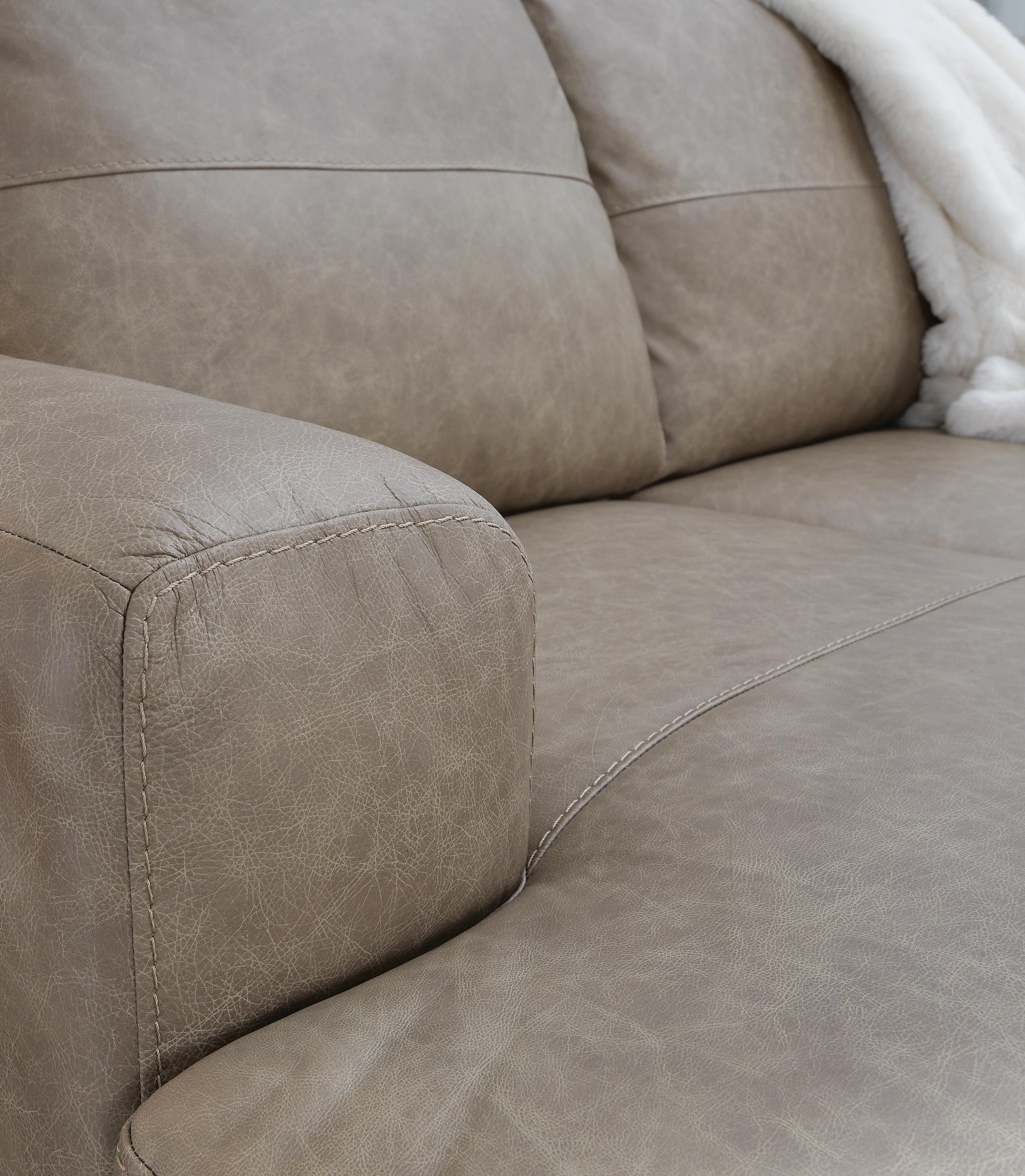 Amuleto 2-Piece Sectional with Chaise