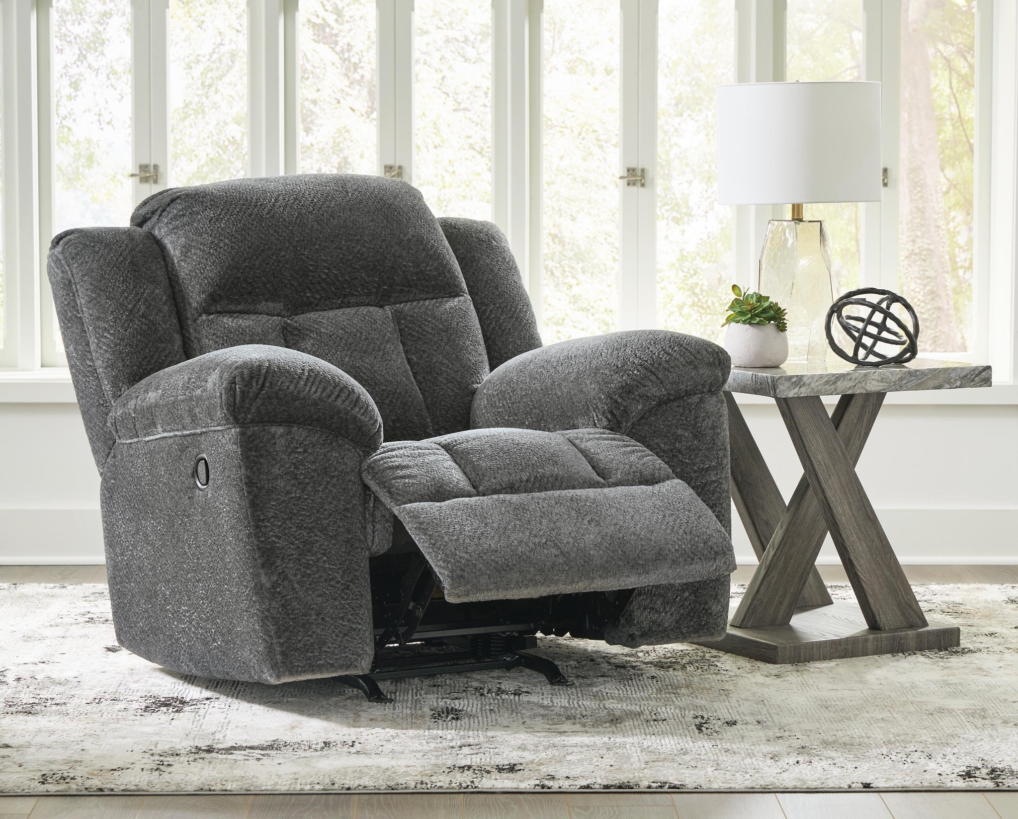 Frohn Recliner (Black/Gray)