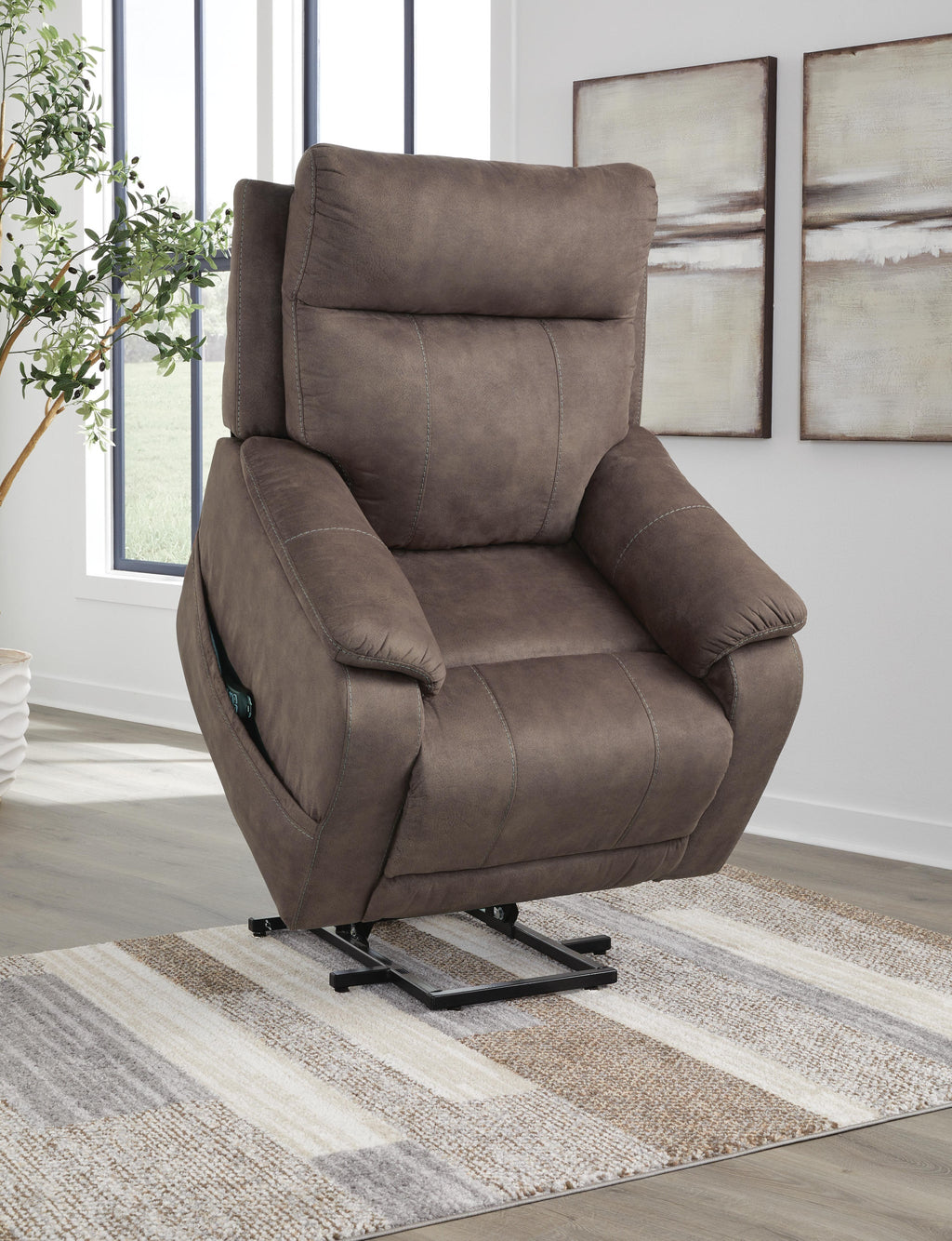 Crestmeade Power Lift Recliner (Brown/Beige)