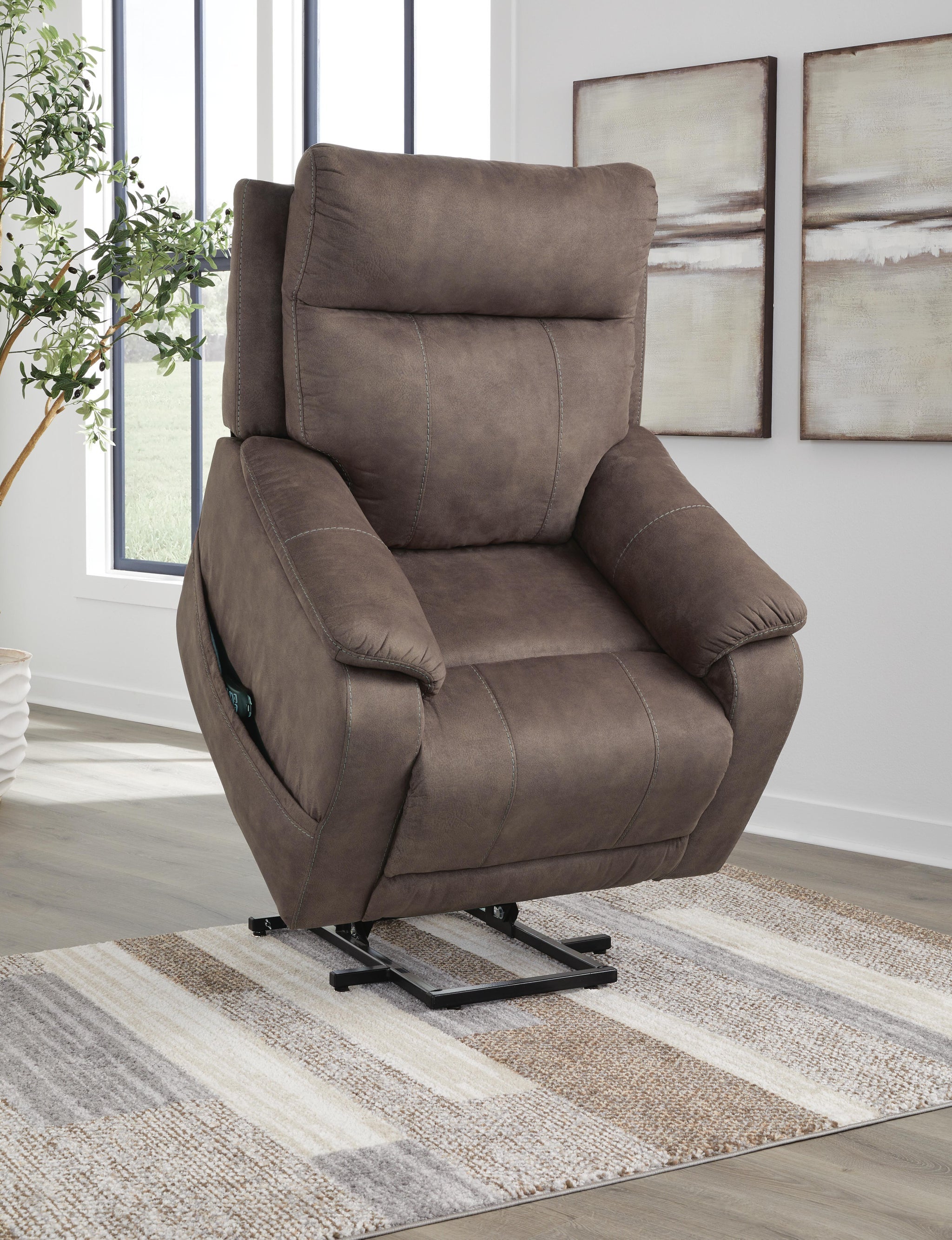 Crestmeade Power Lift Recliner (Brown/Beige)