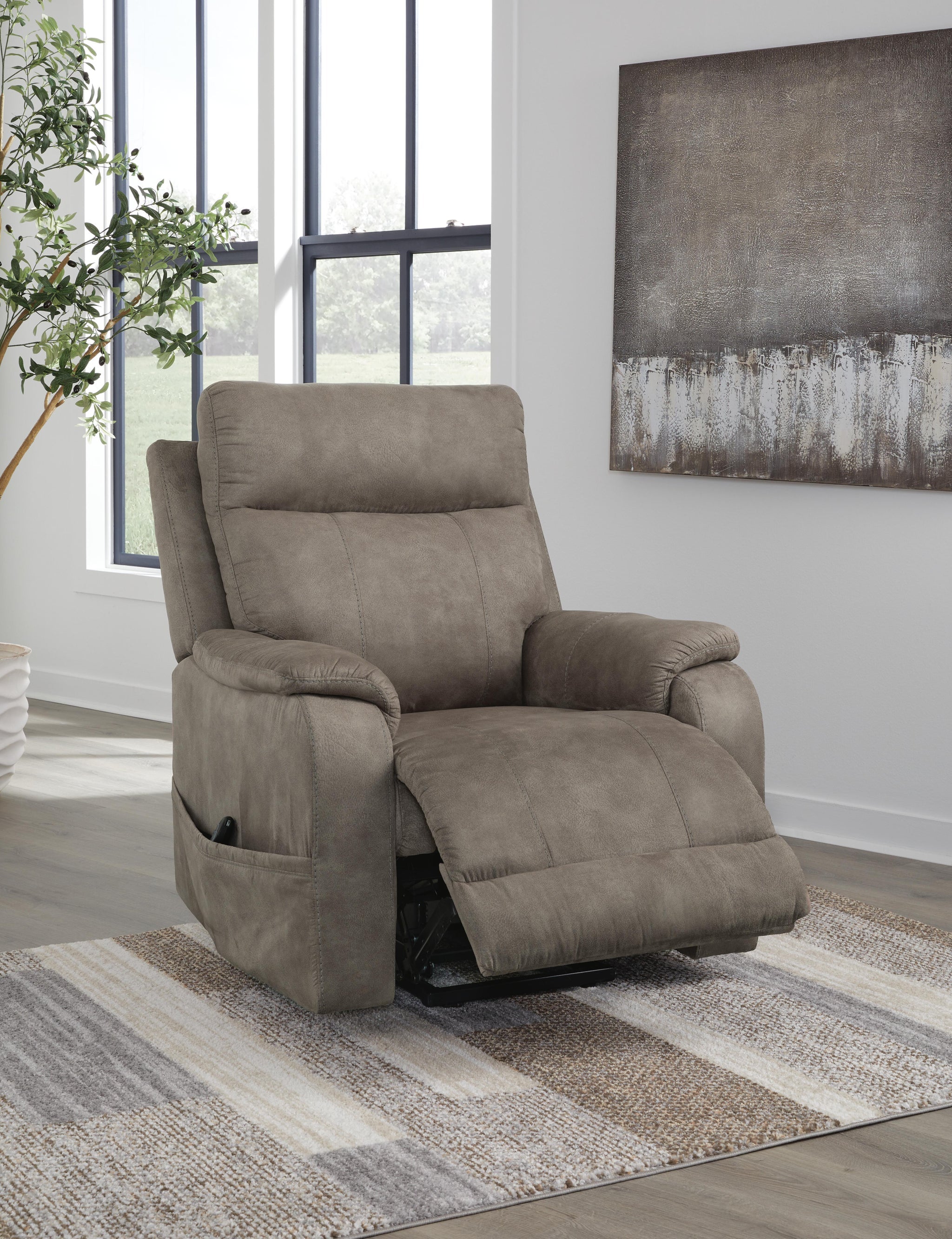 Crestmeade Power Lift Recliner (Brown/Beige)