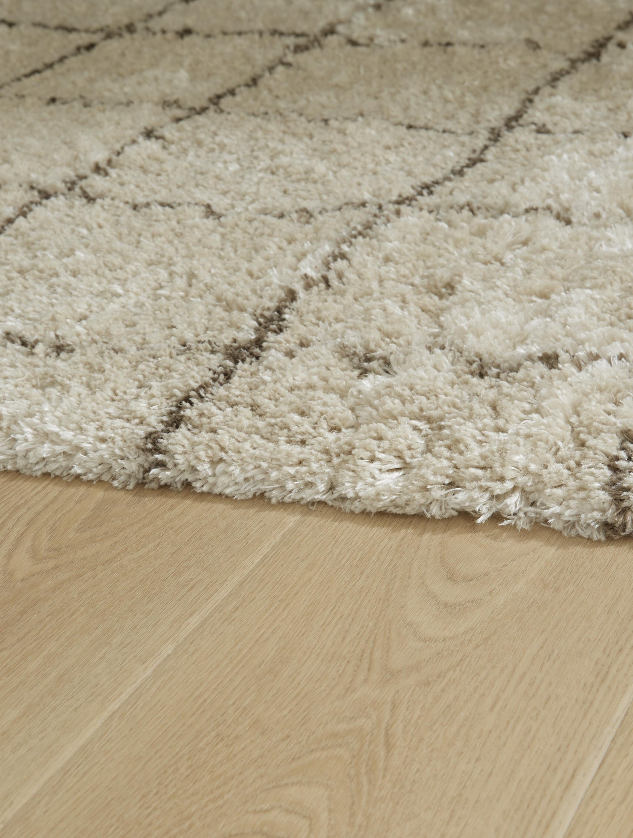 Wrenlow 5' x 7' Rug (Brown/Beige)